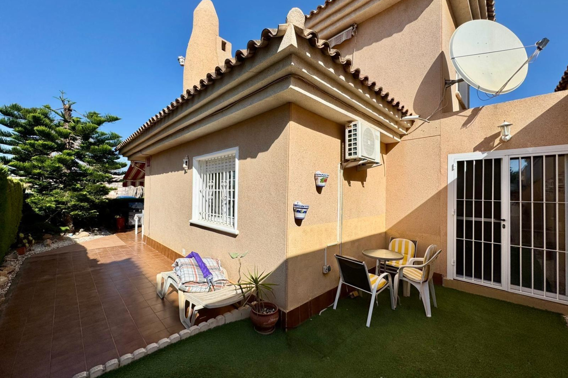 Odsprzedaż - Villa - Torrevieja - Los Altos