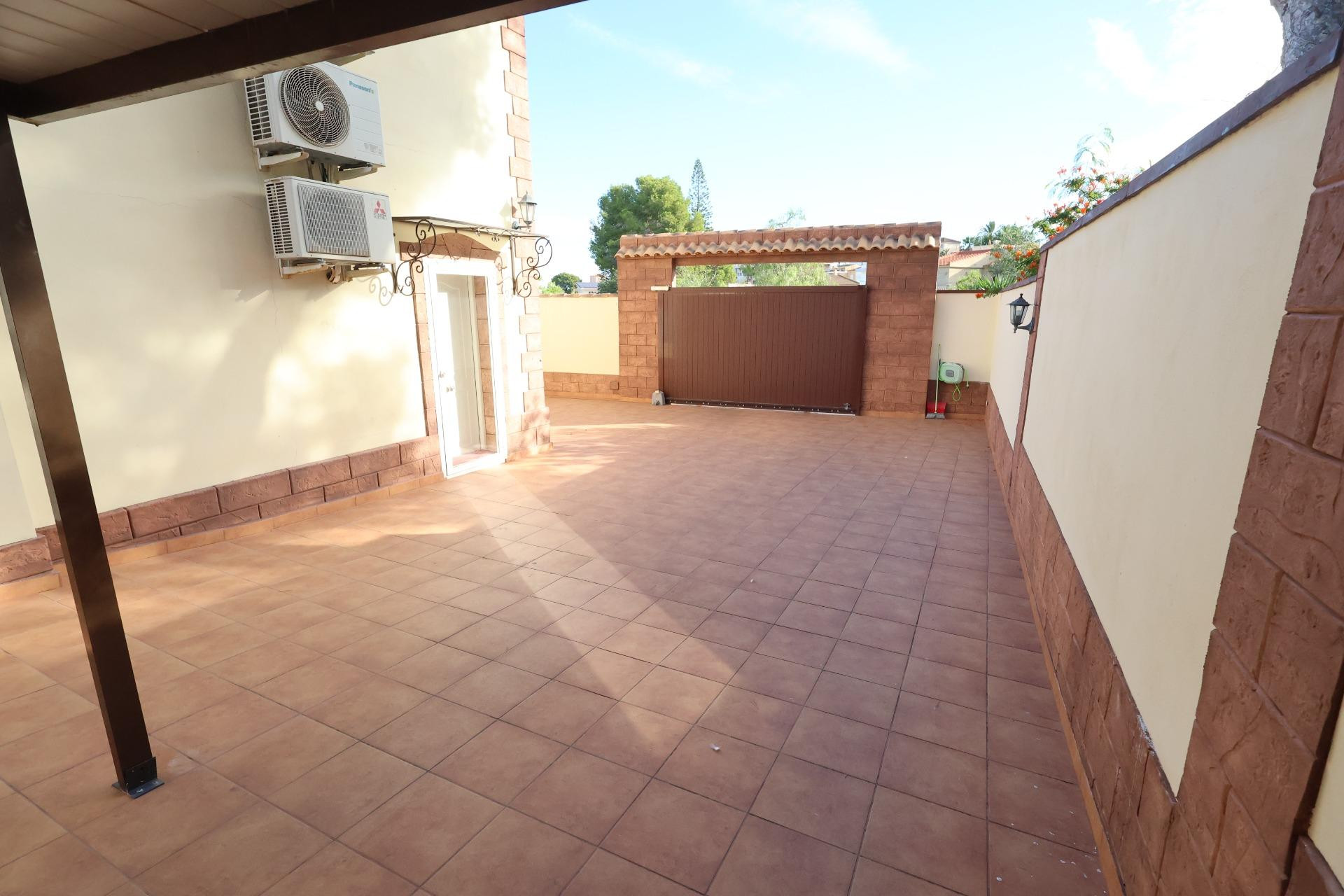 Odsprzedaż - Villa - Torrevieja - Los Balcones