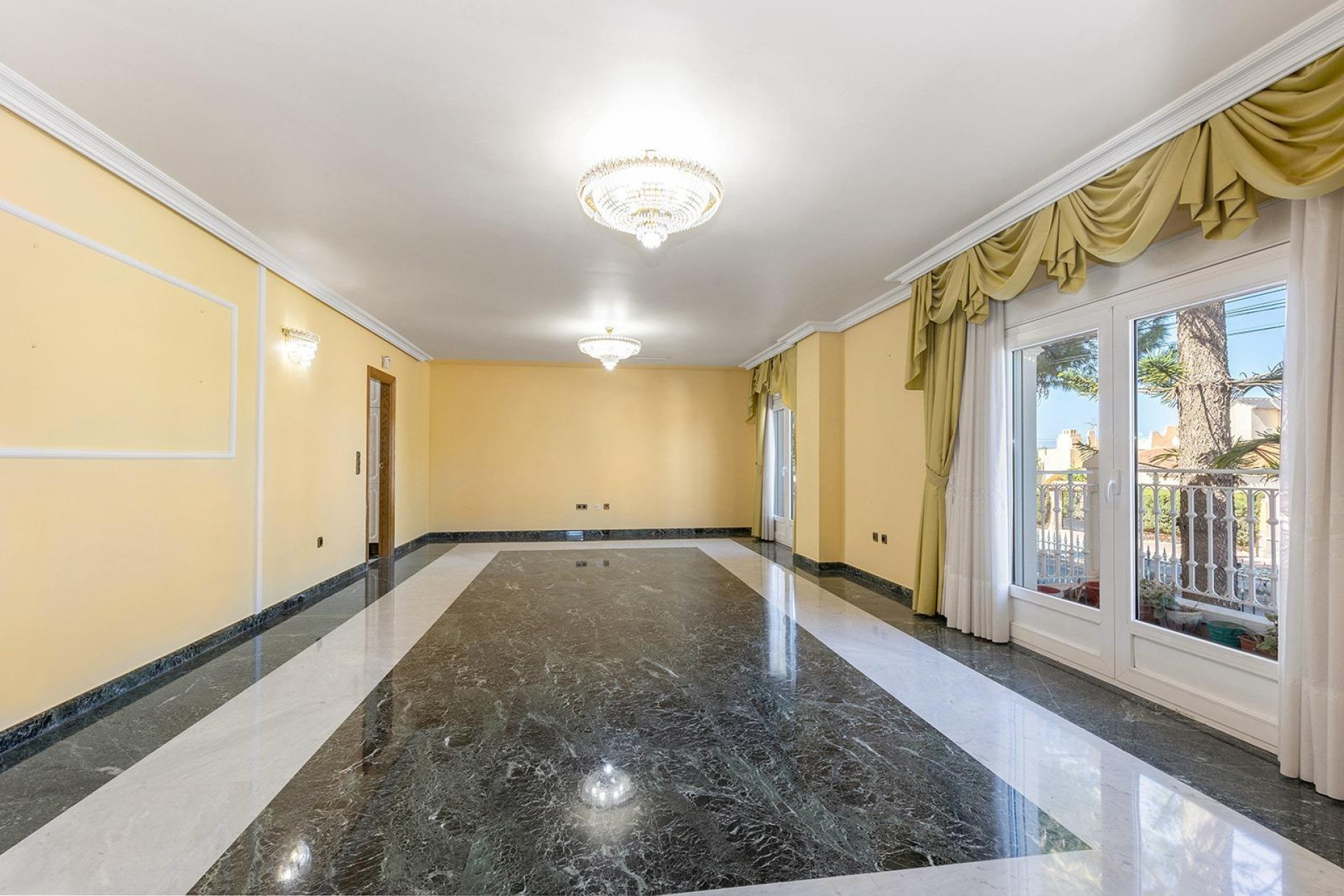 Odsprzedaż - Villa - Torrevieja - Torreta florida