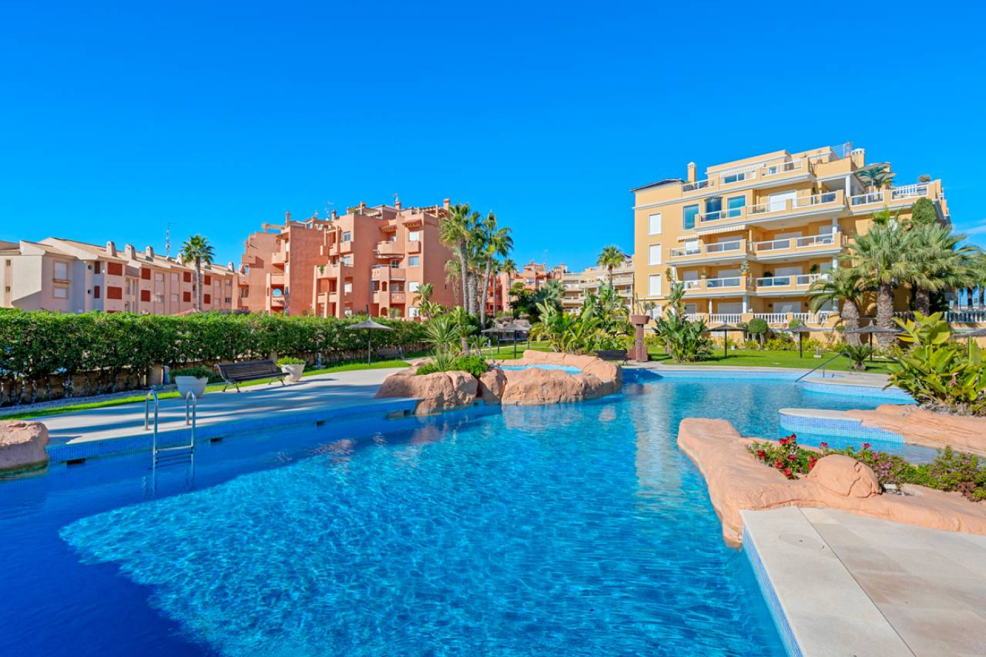 Resale - Apartment / flat - Cabo Roig