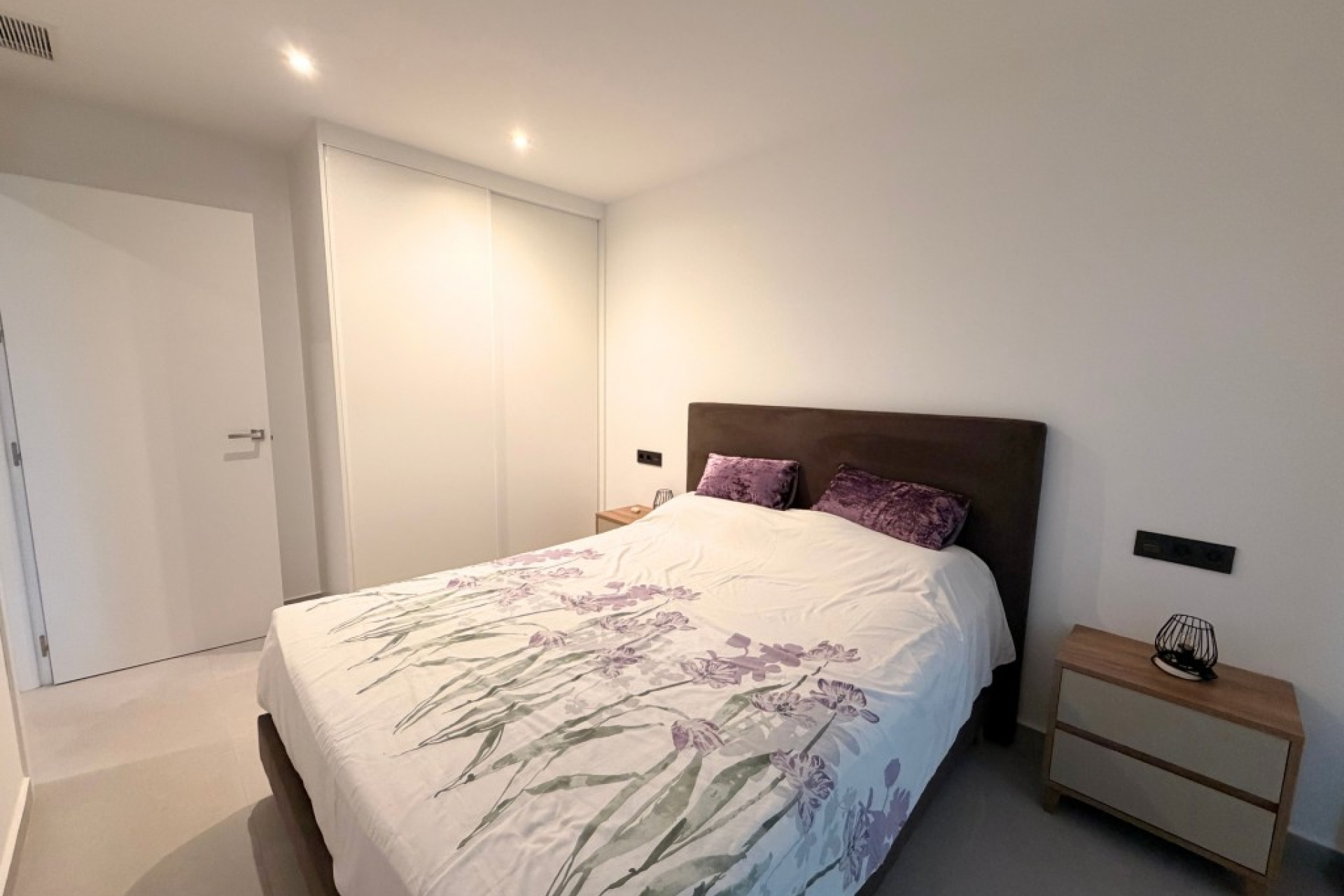 Resale - Apartment / flat - Lo Crispin