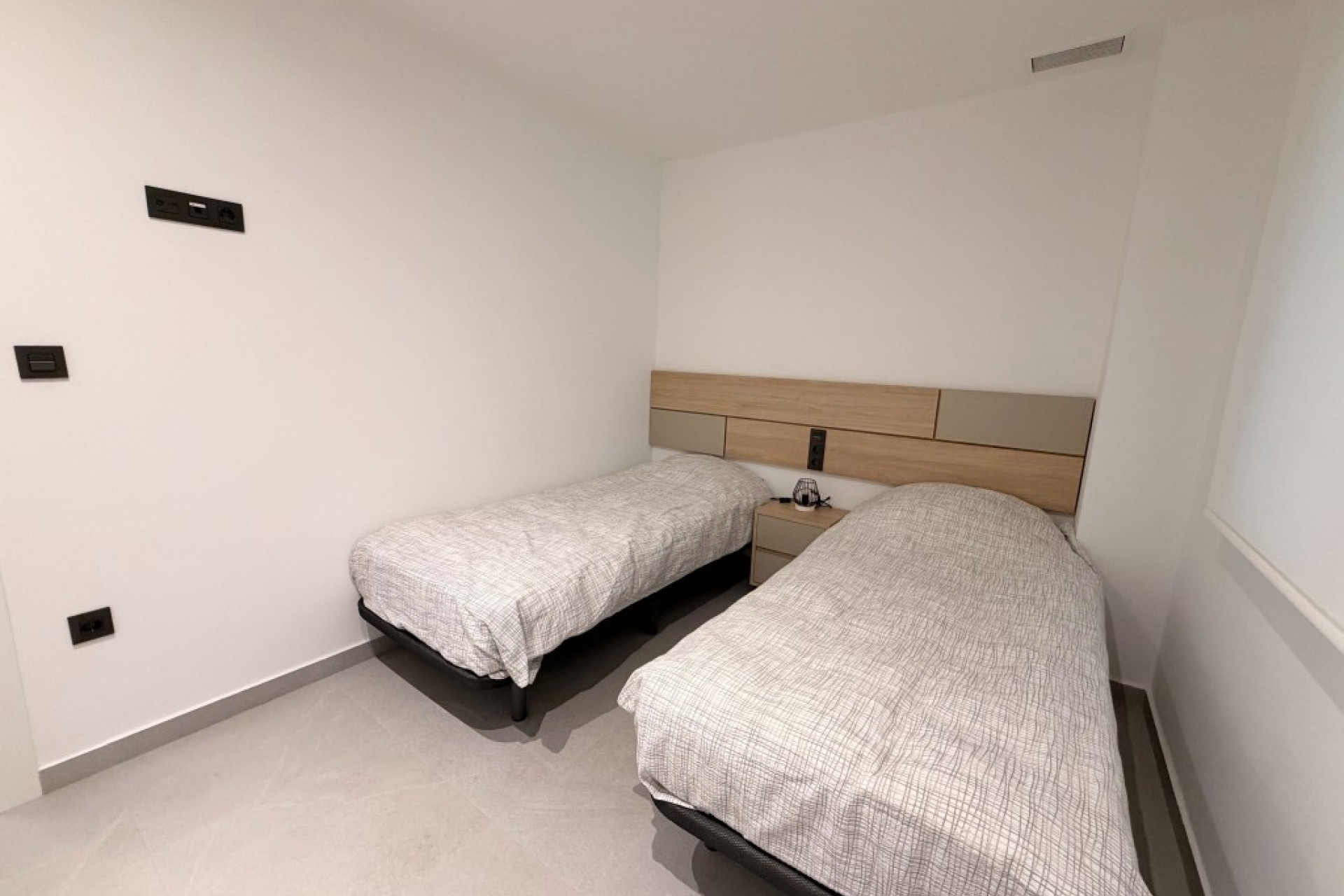 Resale - Apartment / flat - Lo Crispin