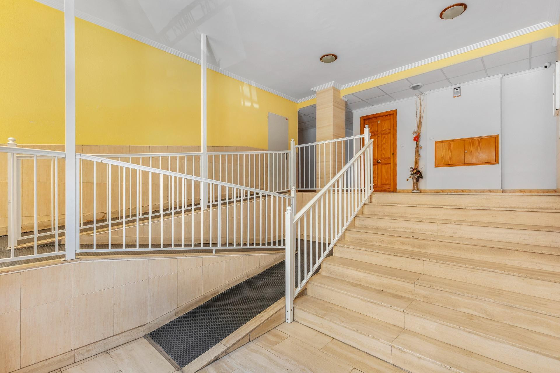 Resale - Apartment / flat - Torrevieja - Estacion de autobuses