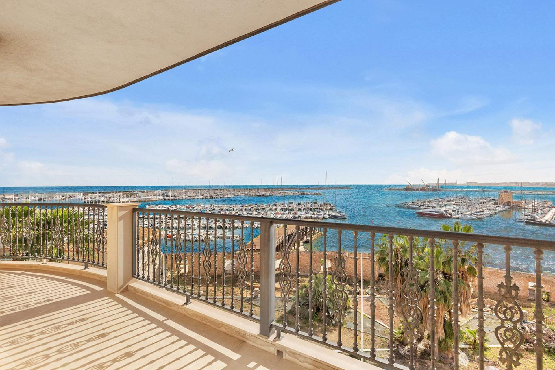 Resale - Apartment / flat - Torrevieja - Paseo maritimo