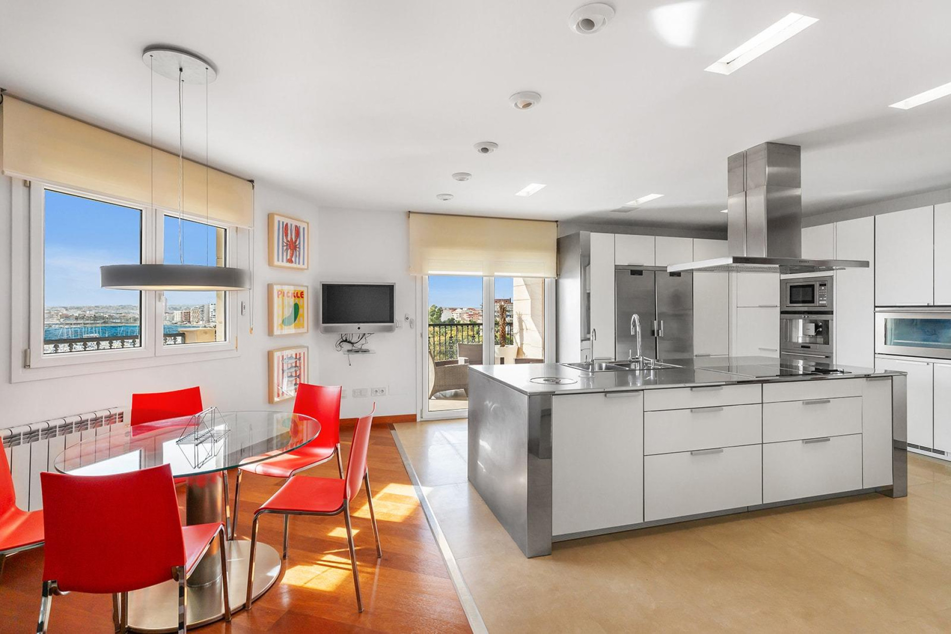 Resale - Apartment / flat - Torrevieja - Paseo maritimo