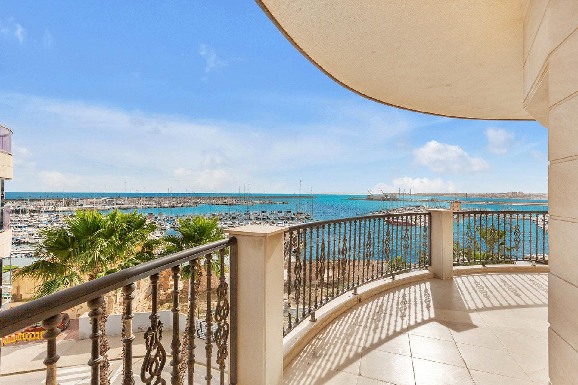 Resale - Apartment / flat - Torrevieja - Paseo maritimo