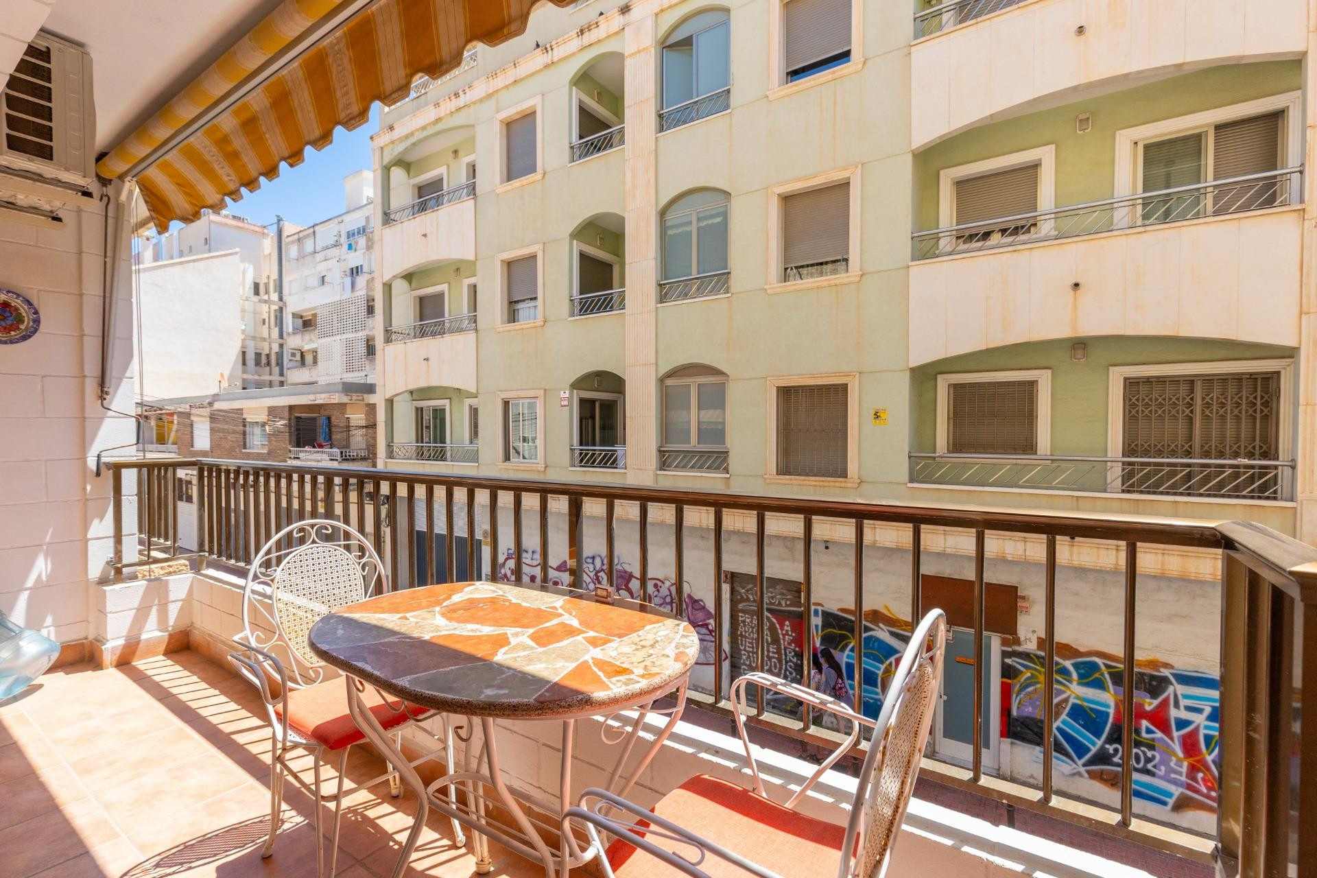 Resale - Apartment / flat - Torrevieja - Paseo maritimo