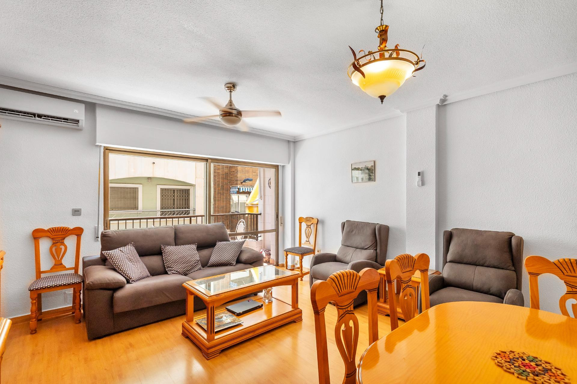 Resale - Apartment / flat - Torrevieja - Paseo maritimo