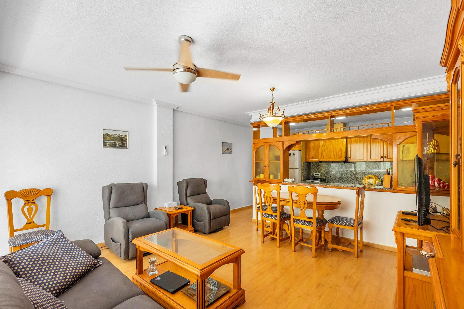 Resale - Apartment / flat - Torrevieja - Paseo maritimo