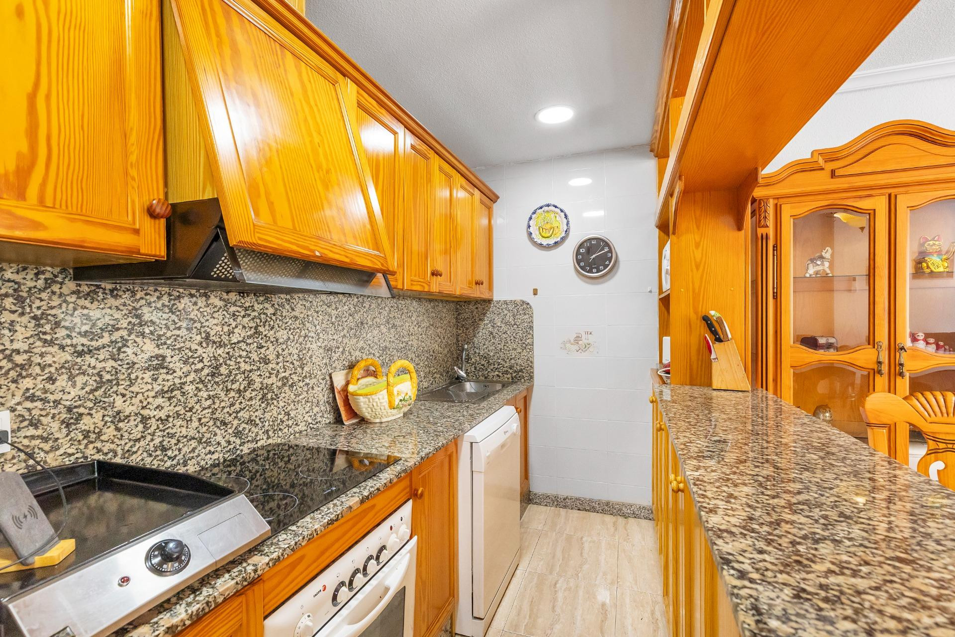 Resale - Apartment / flat - Torrevieja - Paseo maritimo