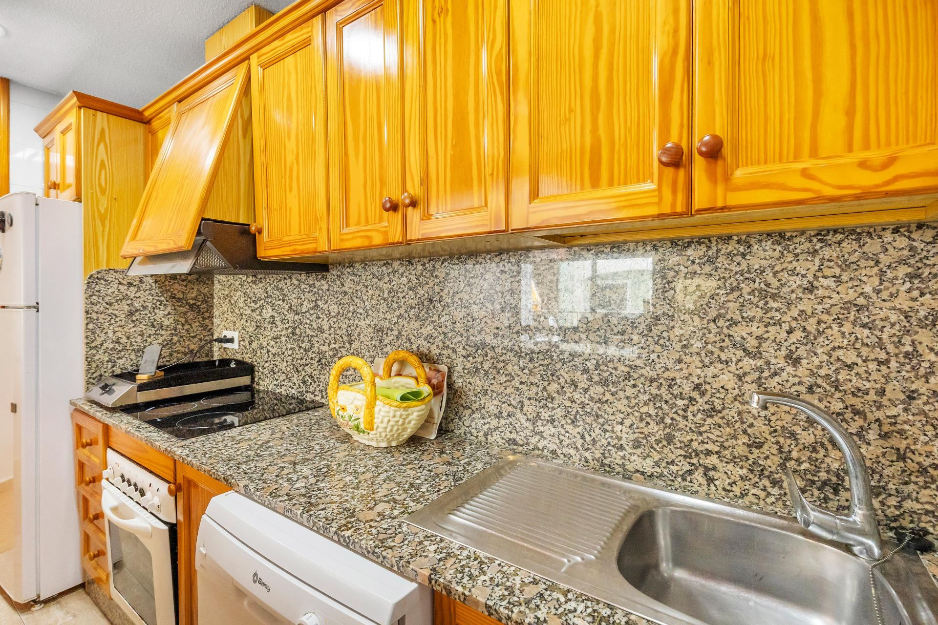 Resale - Apartment / flat - Torrevieja - Paseo maritimo