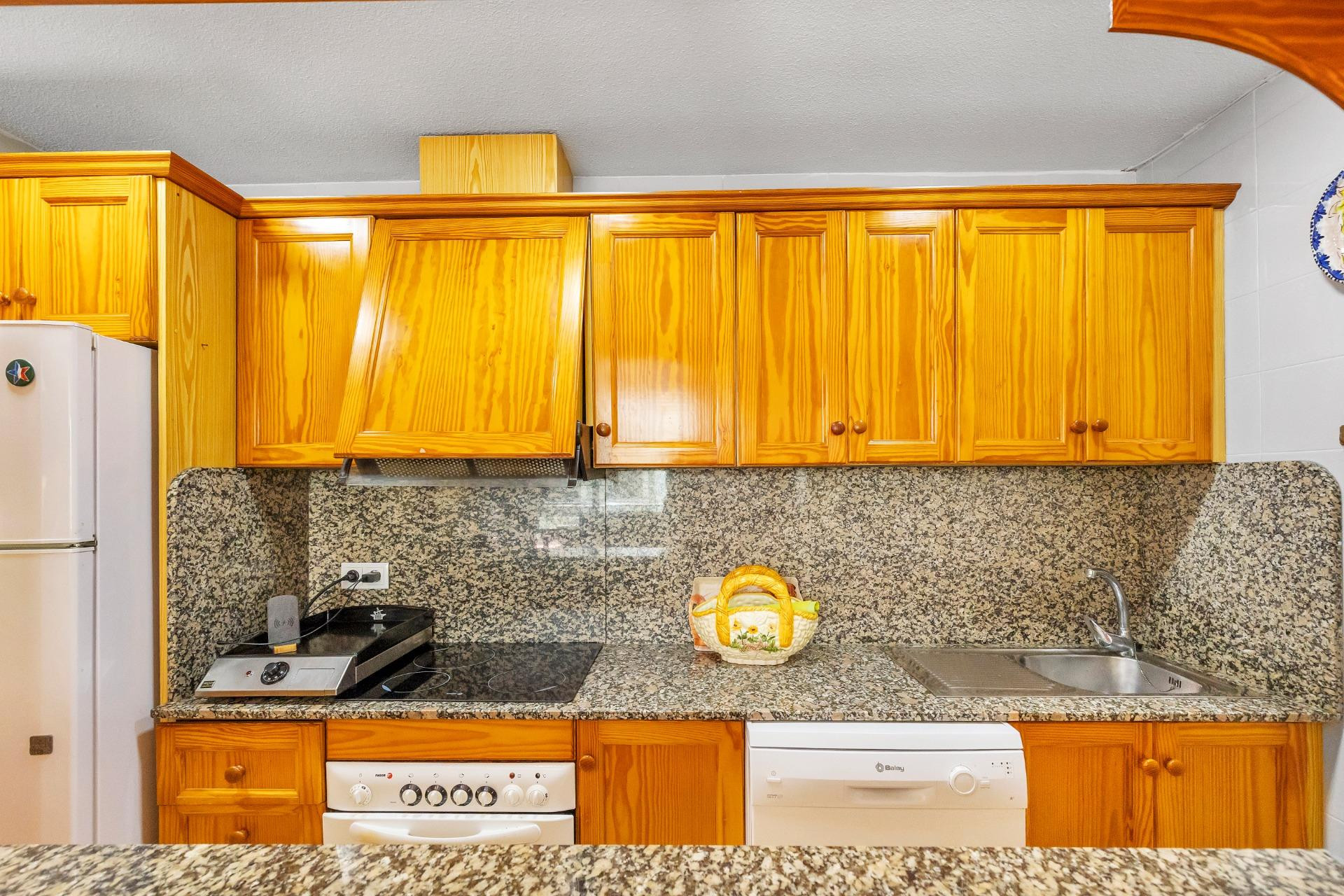 Resale - Apartment / flat - Torrevieja - Paseo maritimo