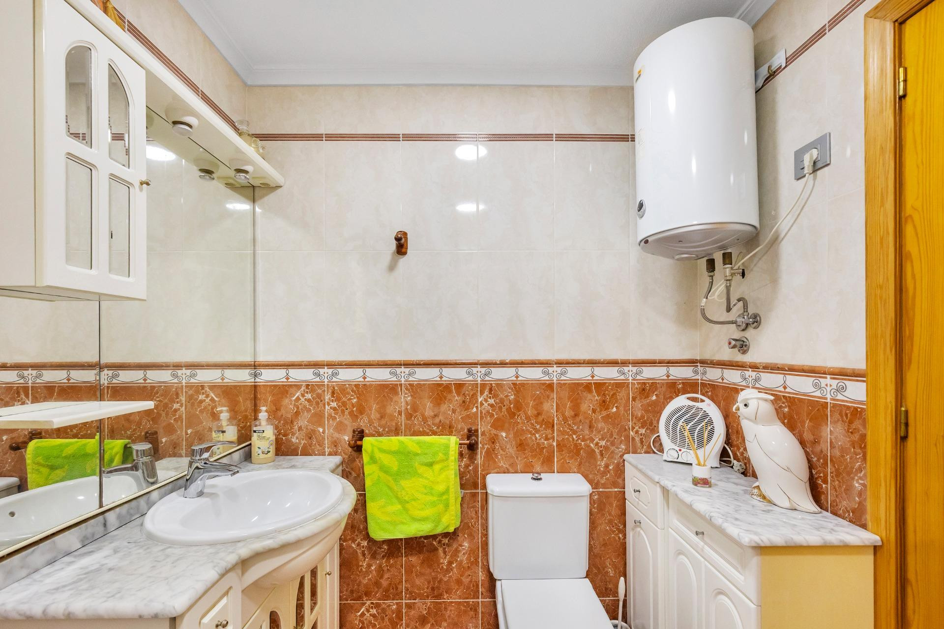 Resale - Apartment / flat - Torrevieja - Paseo maritimo