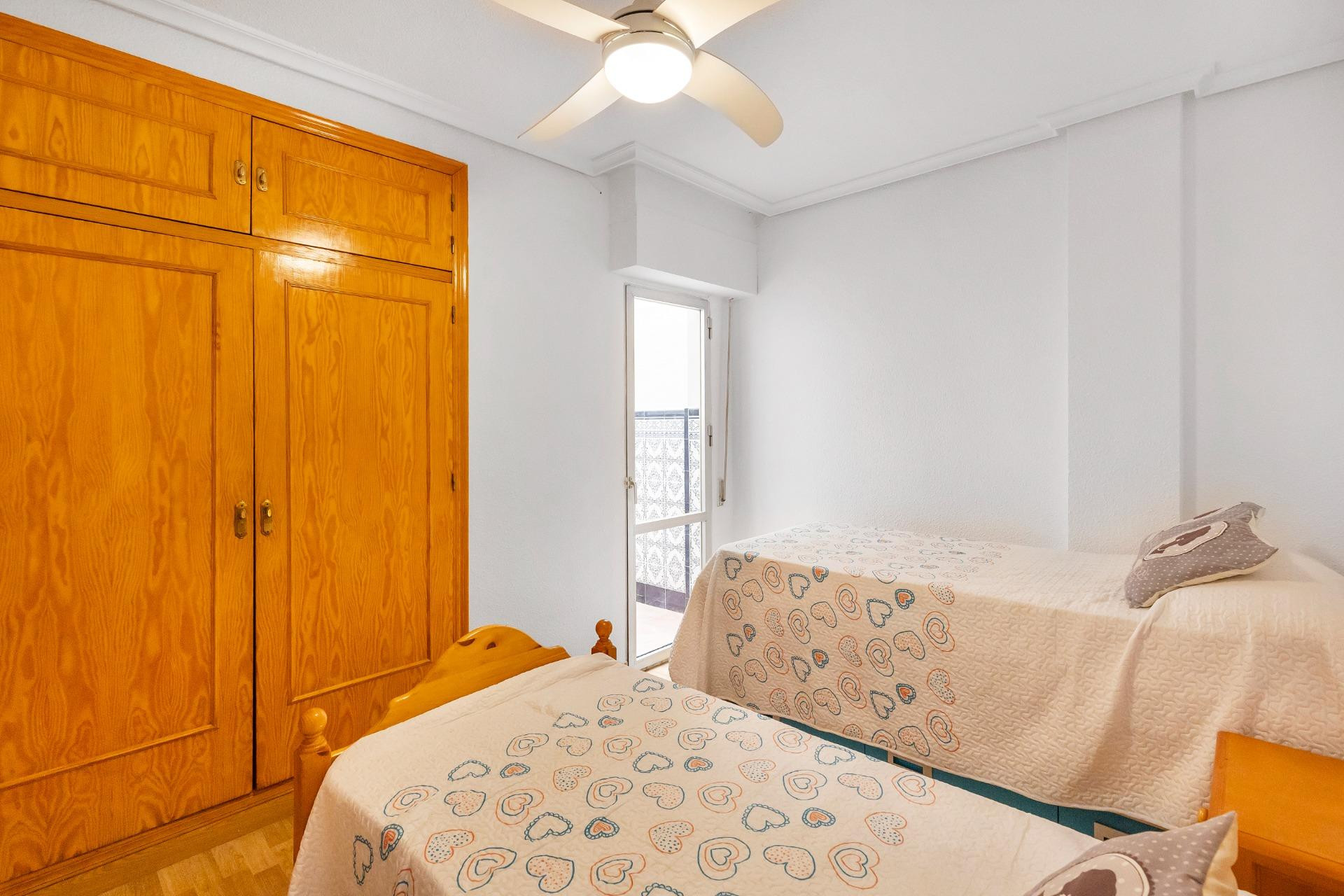 Resale - Apartment / flat - Torrevieja - Paseo maritimo