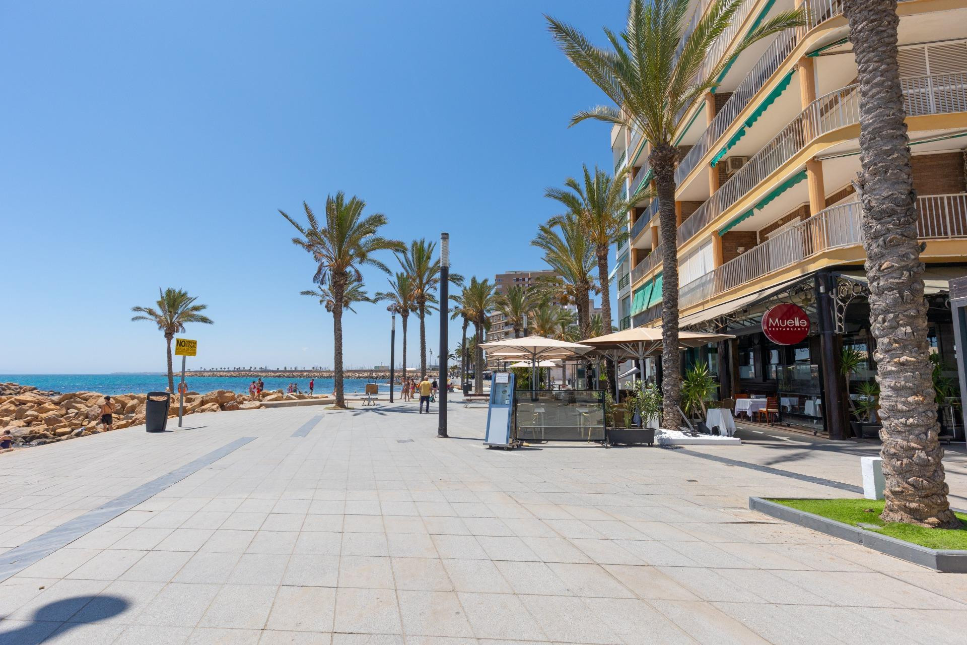 Resale - Apartment / flat - Torrevieja - Paseo maritimo