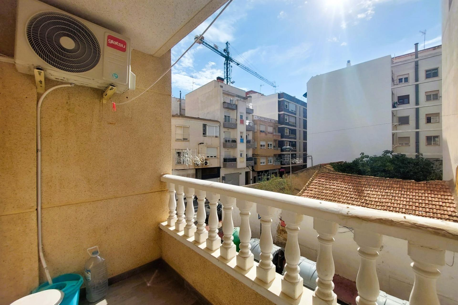 Resale - Apartment / flat - Torrevieja - Paseo maritimo