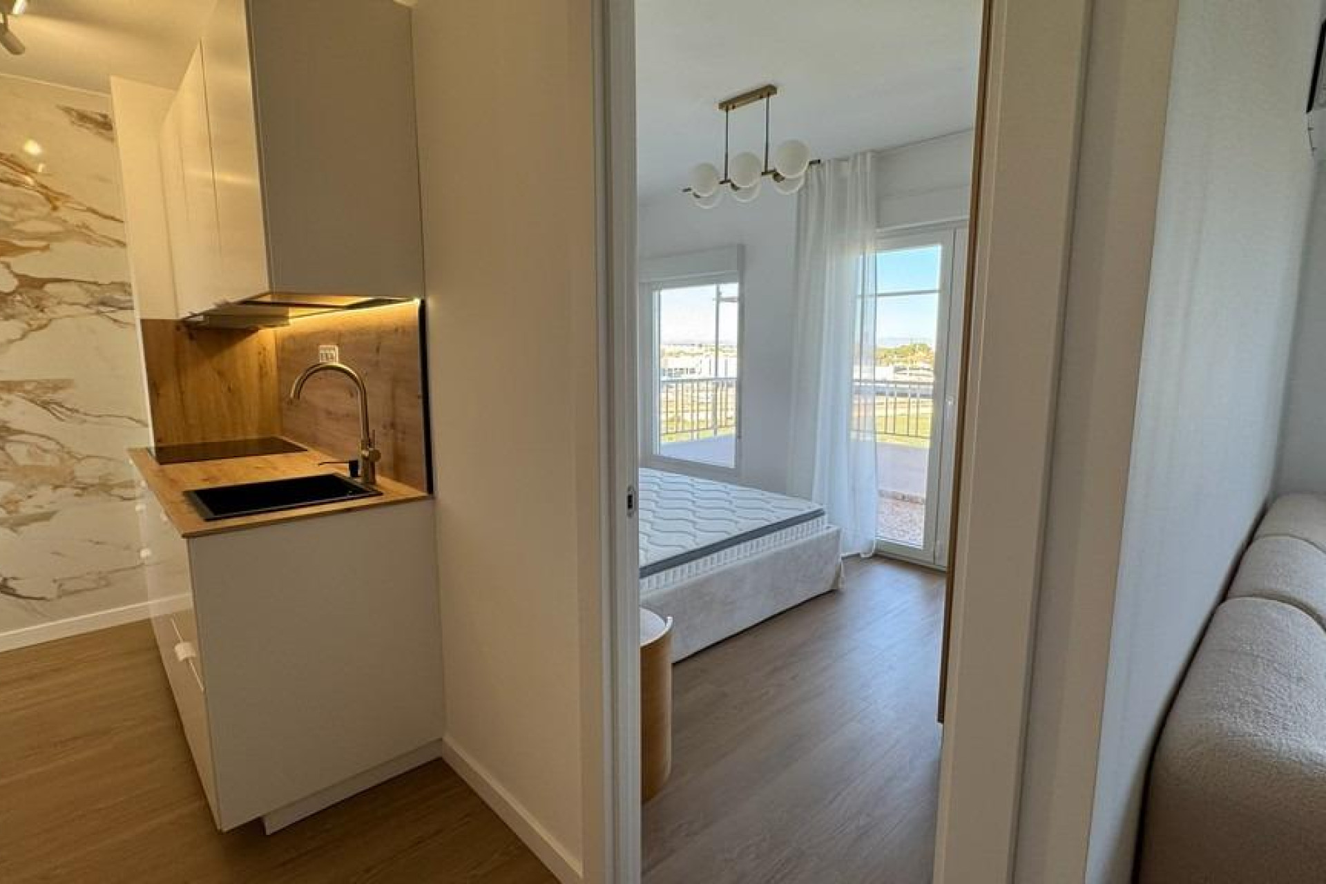 Resale - Apartment / flat - Torrevieja - Punta Prima