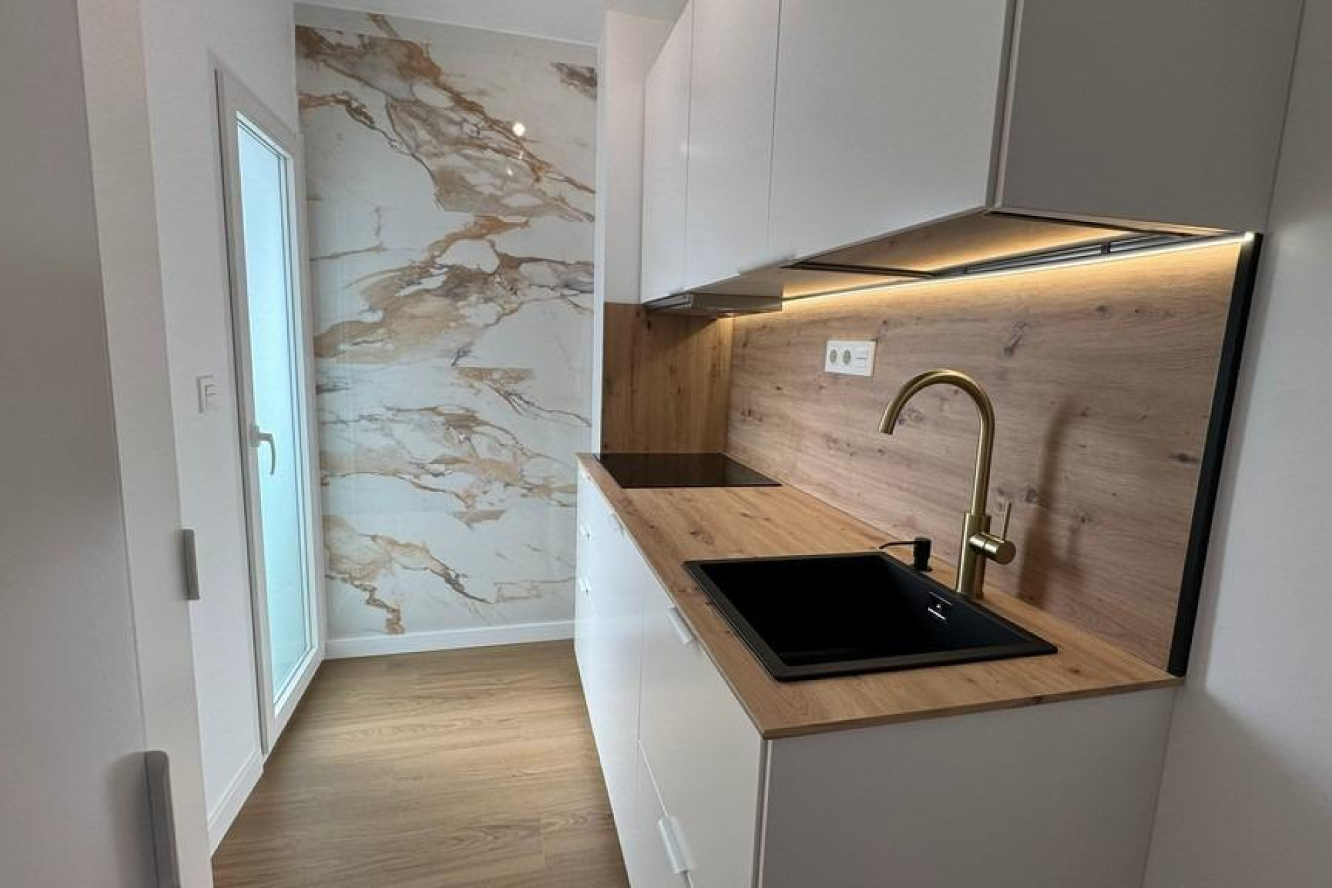 Resale - Apartment / flat - Torrevieja - Punta Prima