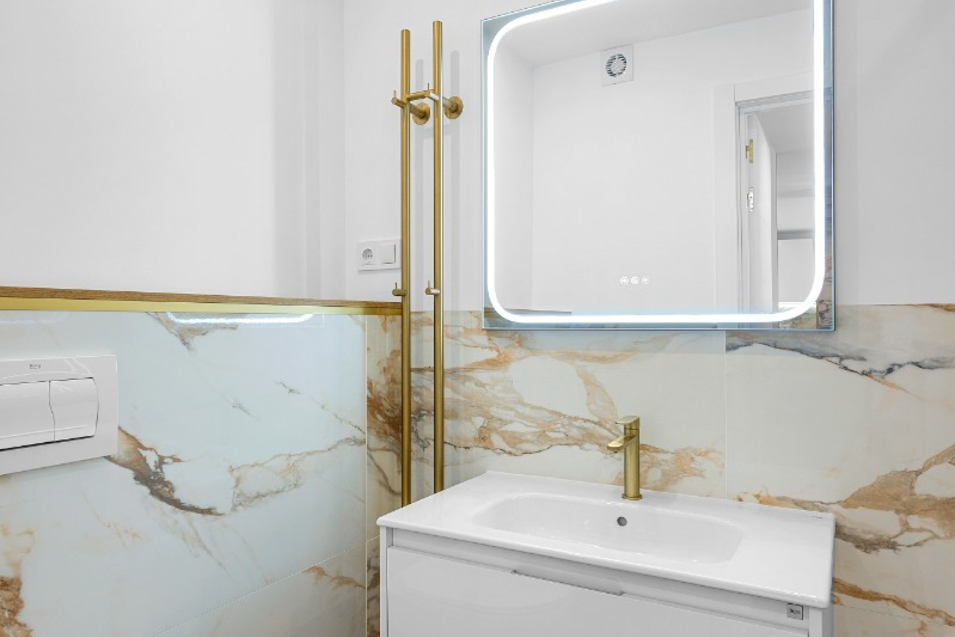 Resale - Apartment / flat - Torrevieja - Punta Prima