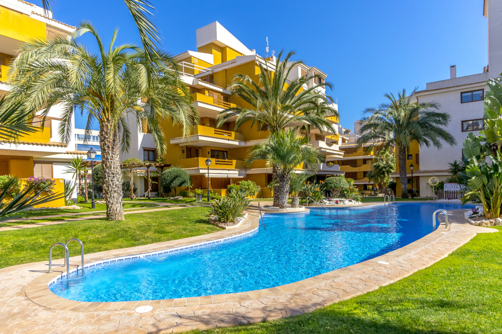 Resale - Apartment / flat - Torrevieja - Punta Prima