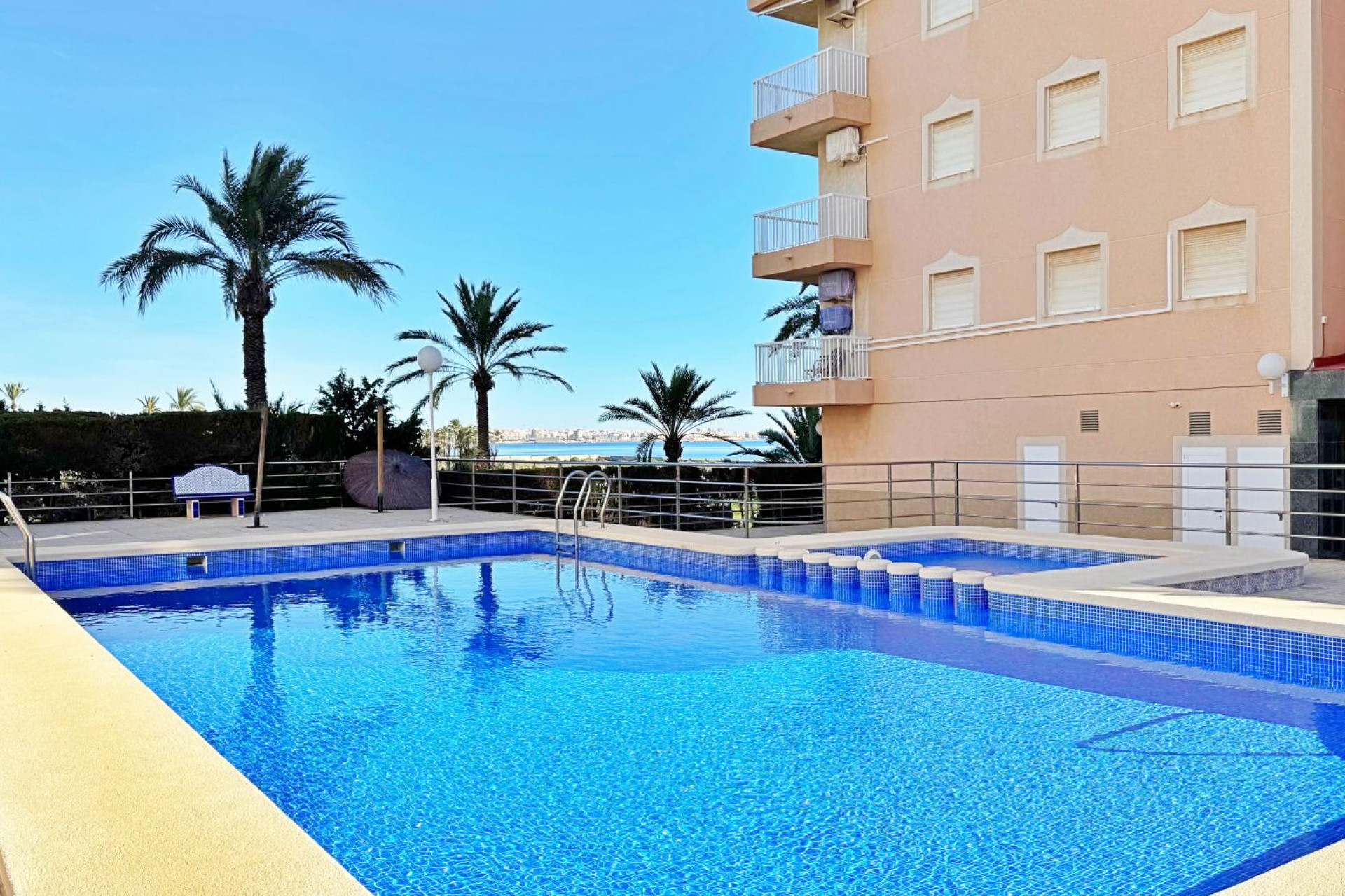 Resale - Apartment / flat - Torrevieja - Rocio del Mar