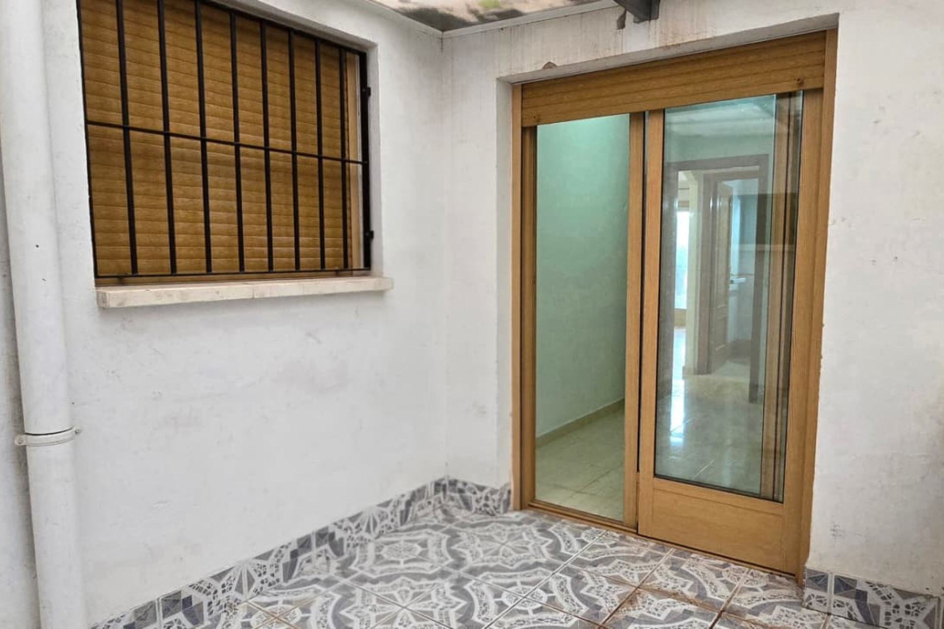 Resale - Apartment / flat - Xirles