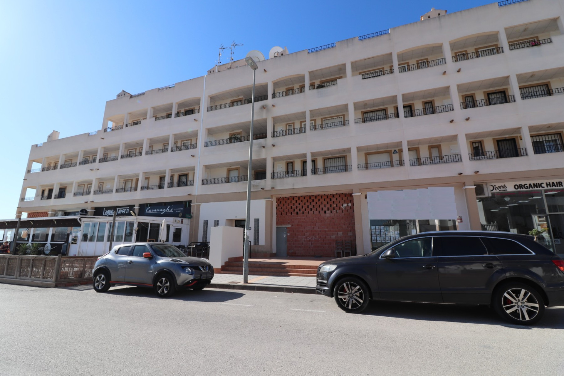 Resale - Commercial - Los Montesinos - Laguna Green