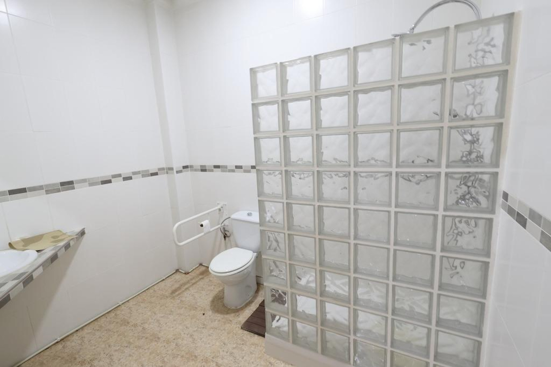 Resale - Commercial premises - Torrevieja - Centro