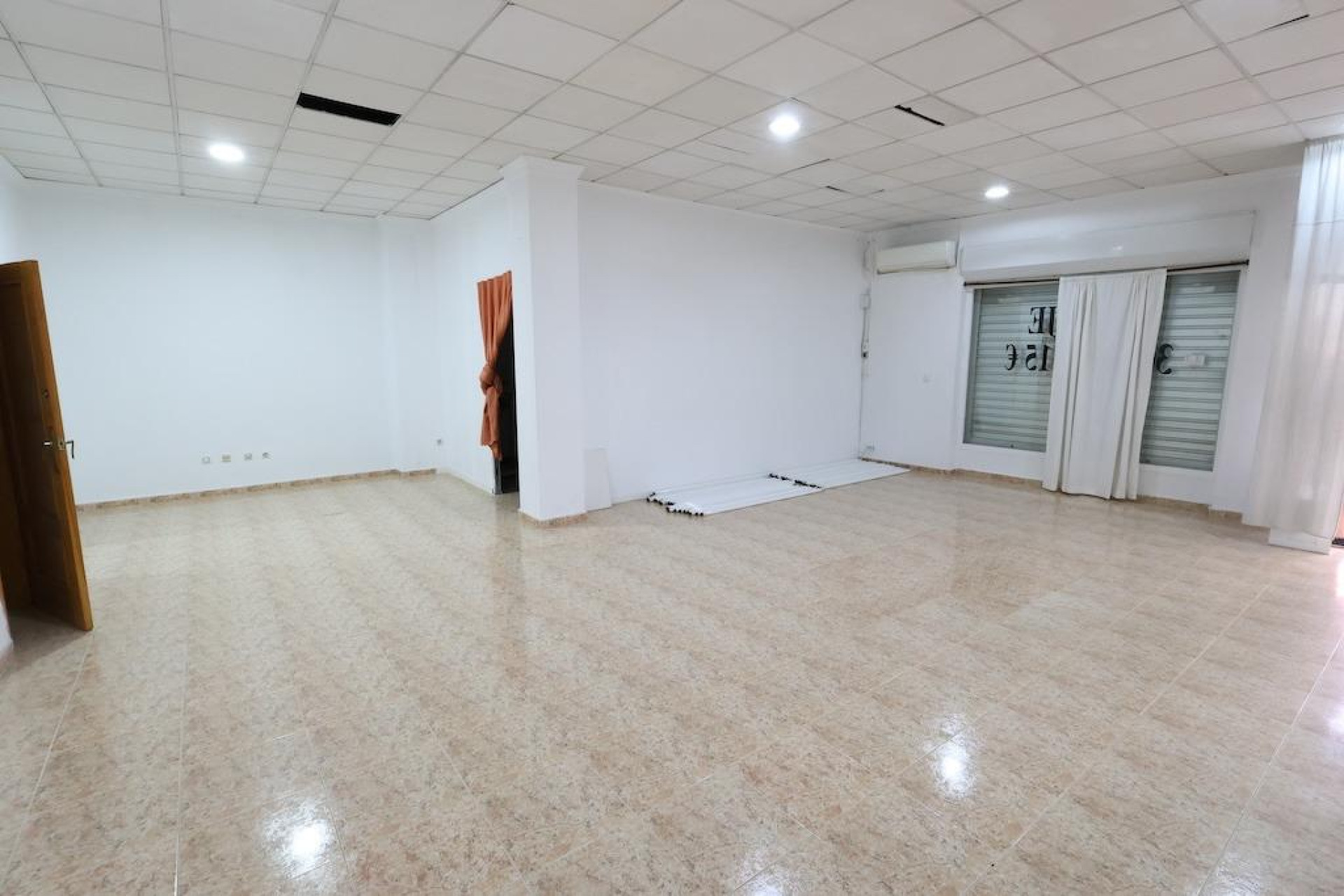 Resale - Commercial premises - Torrevieja - Centro