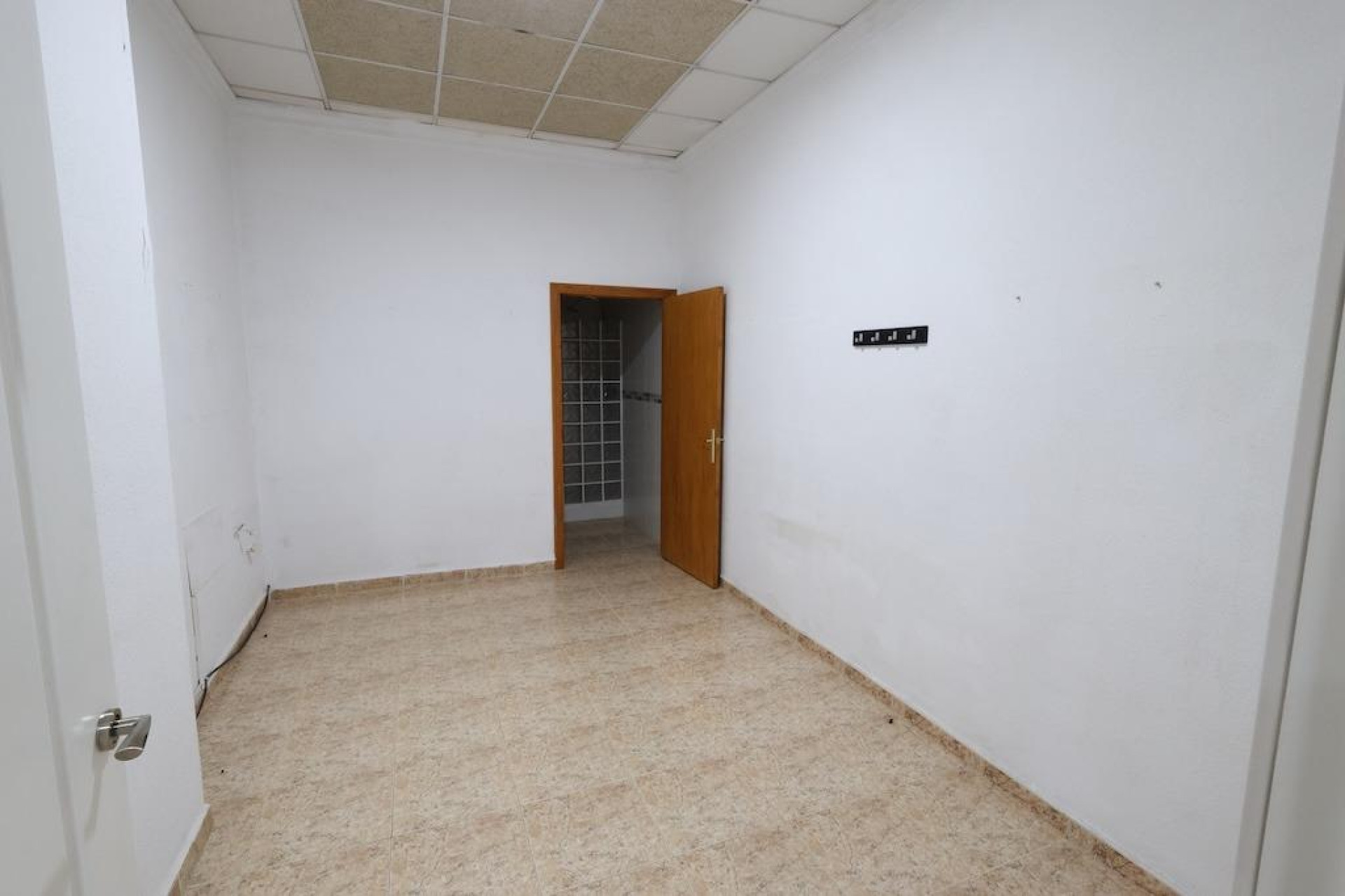 Resale - Commercial premises - Torrevieja - Centro