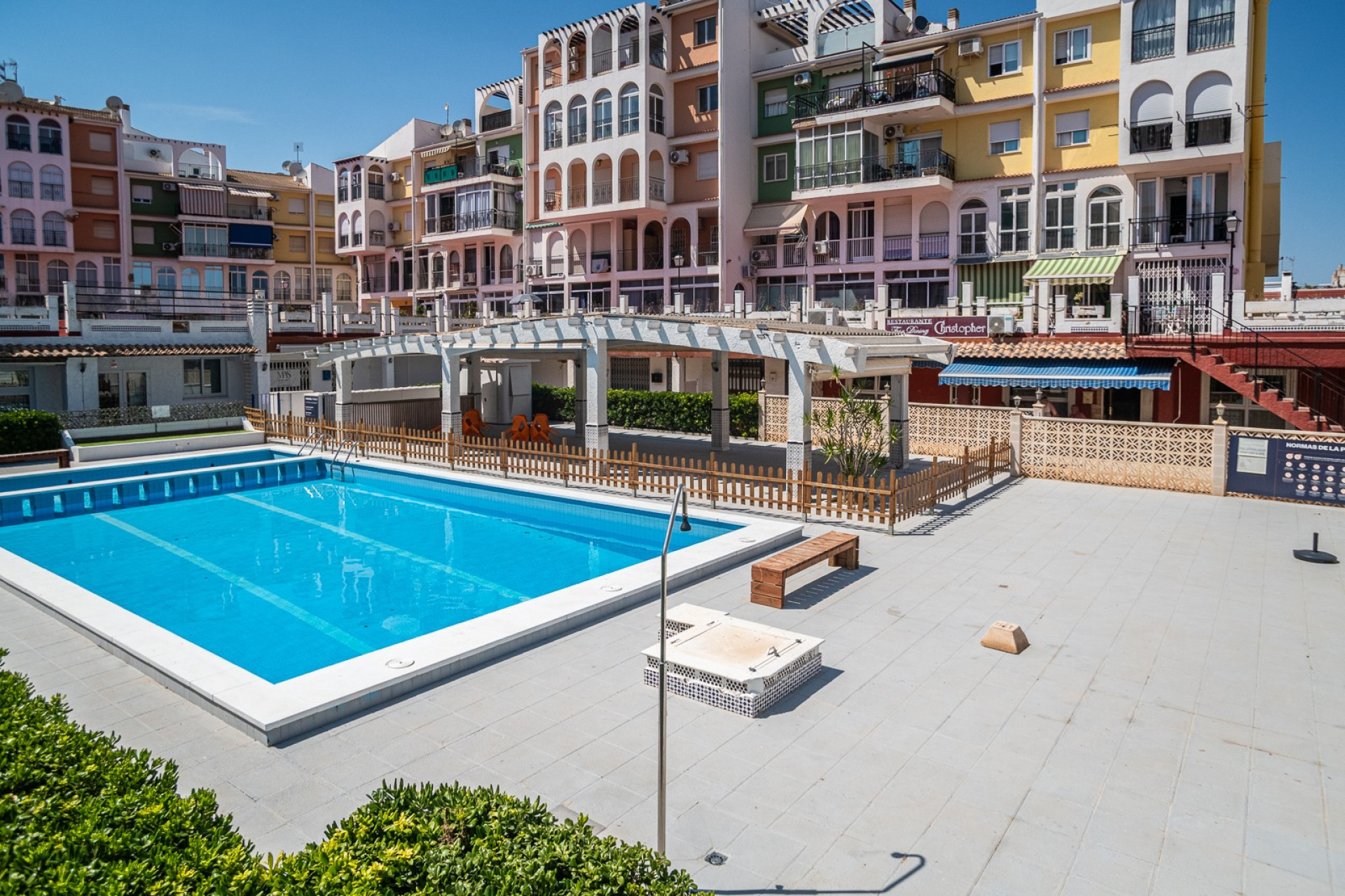 Resale - COMMERCIAL PROPERTY - Torrevieja - La Veleta