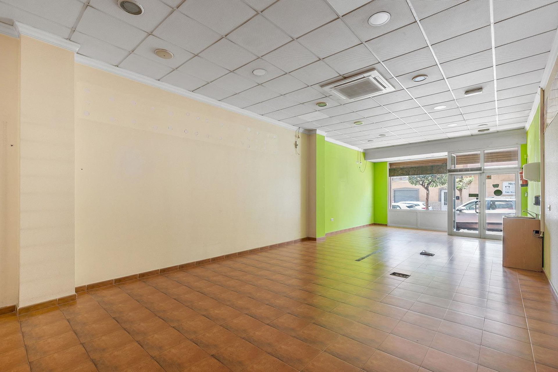 Resale - Commercial - Torrevieja - Centro