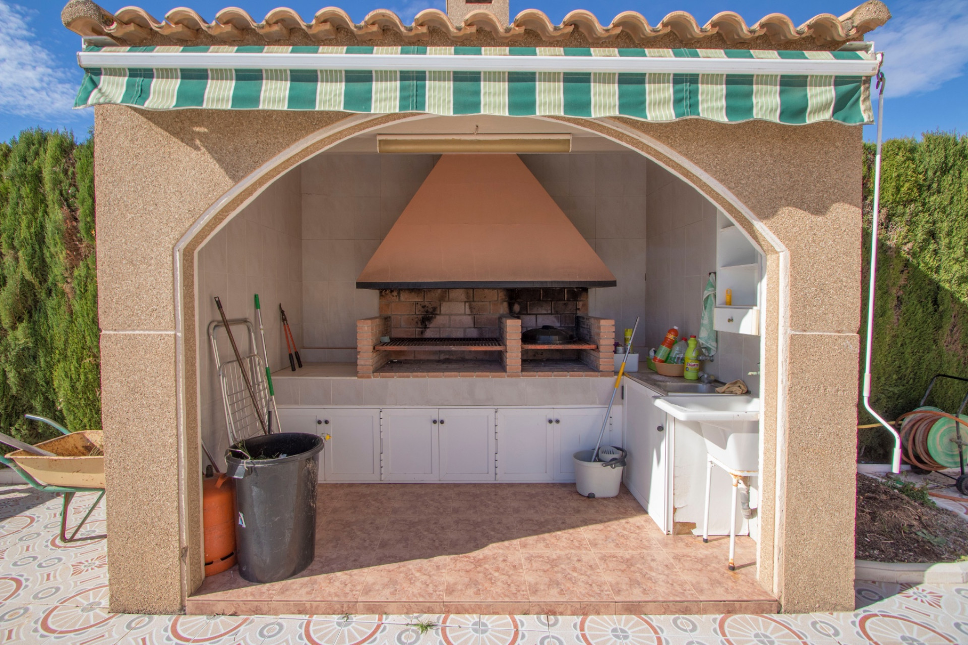 Resale - Finca / Country Property - Alicante