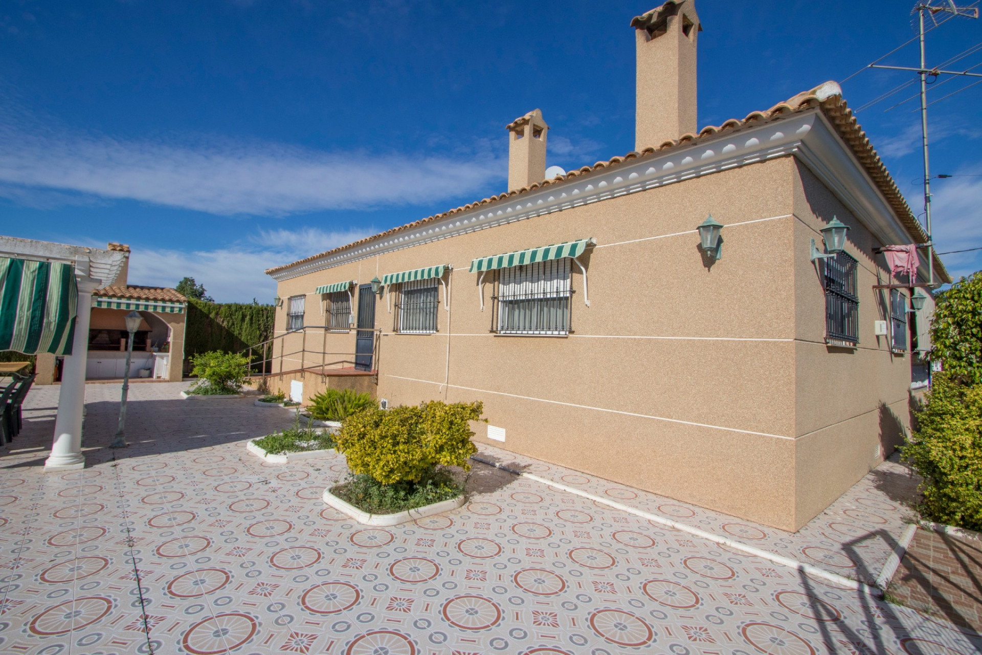 Resale - Finca / Country Property - Alicante