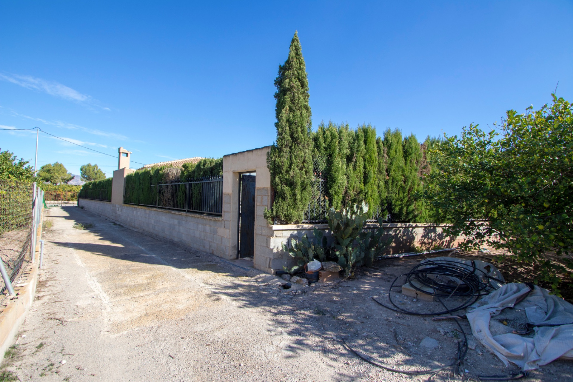 Resale - Finca / Country Property - Alicante