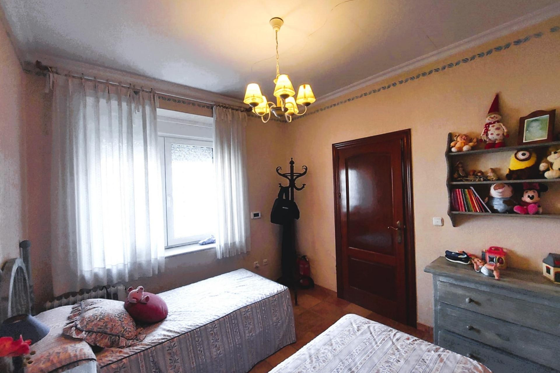 Resale - Finca / Country Property - Torrevieja - Centro
