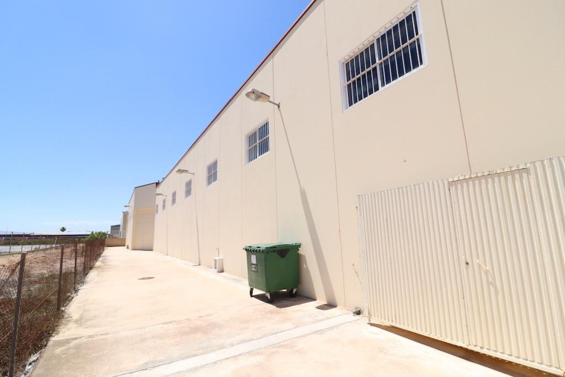 Resale - Industrial unit - Los Montesinos - Centro