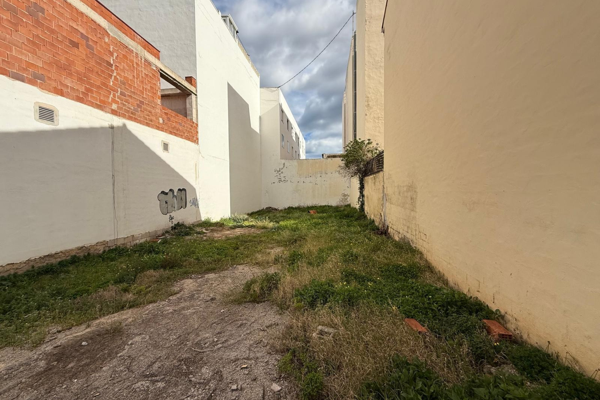 Resale - Plot / Land - Ondara