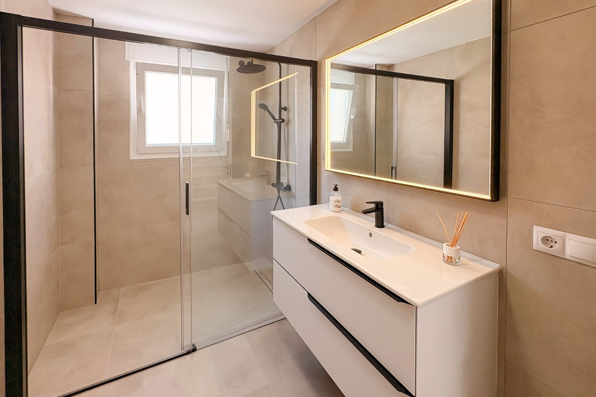 Resale - Semi-detached villa - El Campello - Pueblo Acantilado - Venta Lanuza