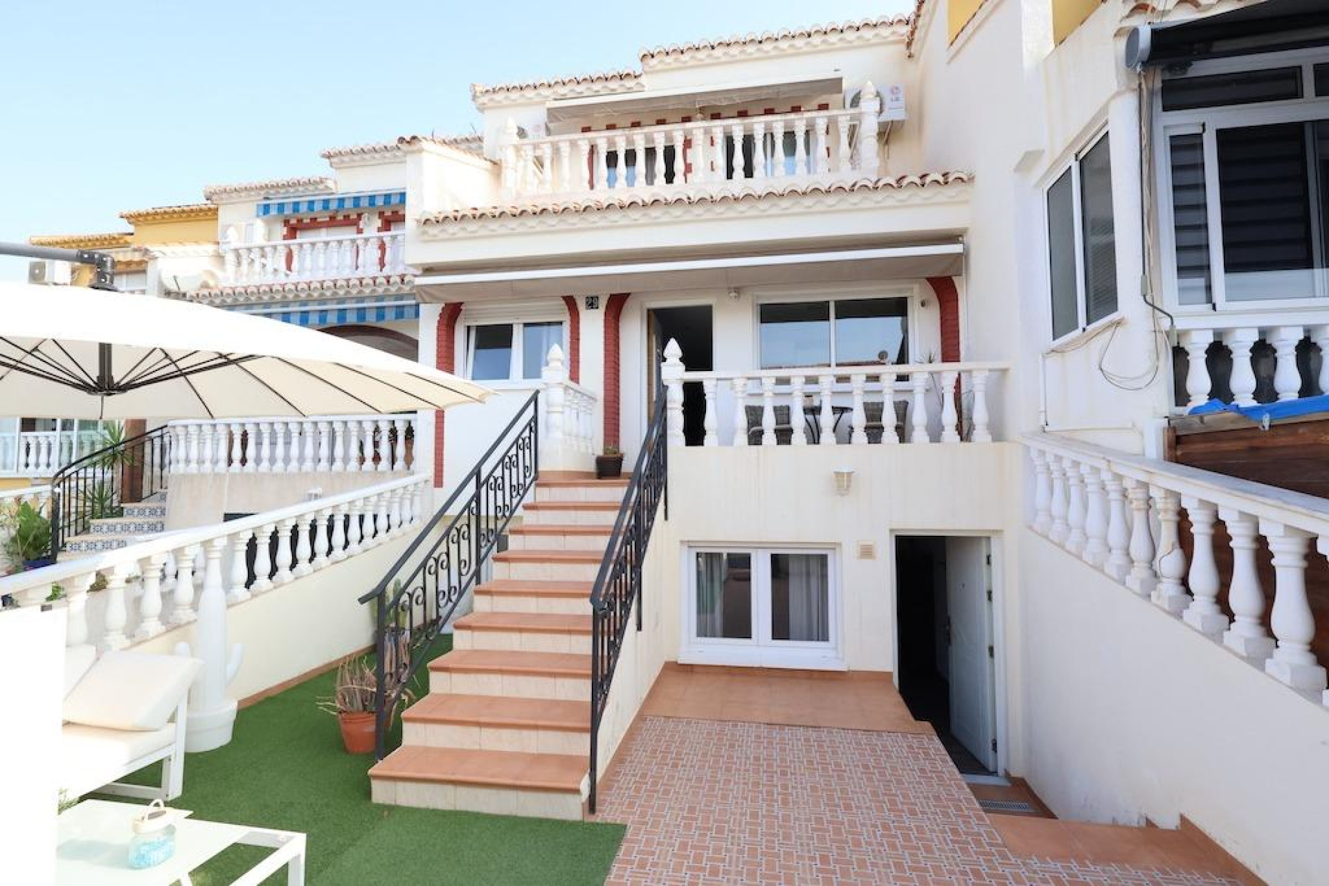 Resale - Semi Detached Villa - Torrevieja - Torretas