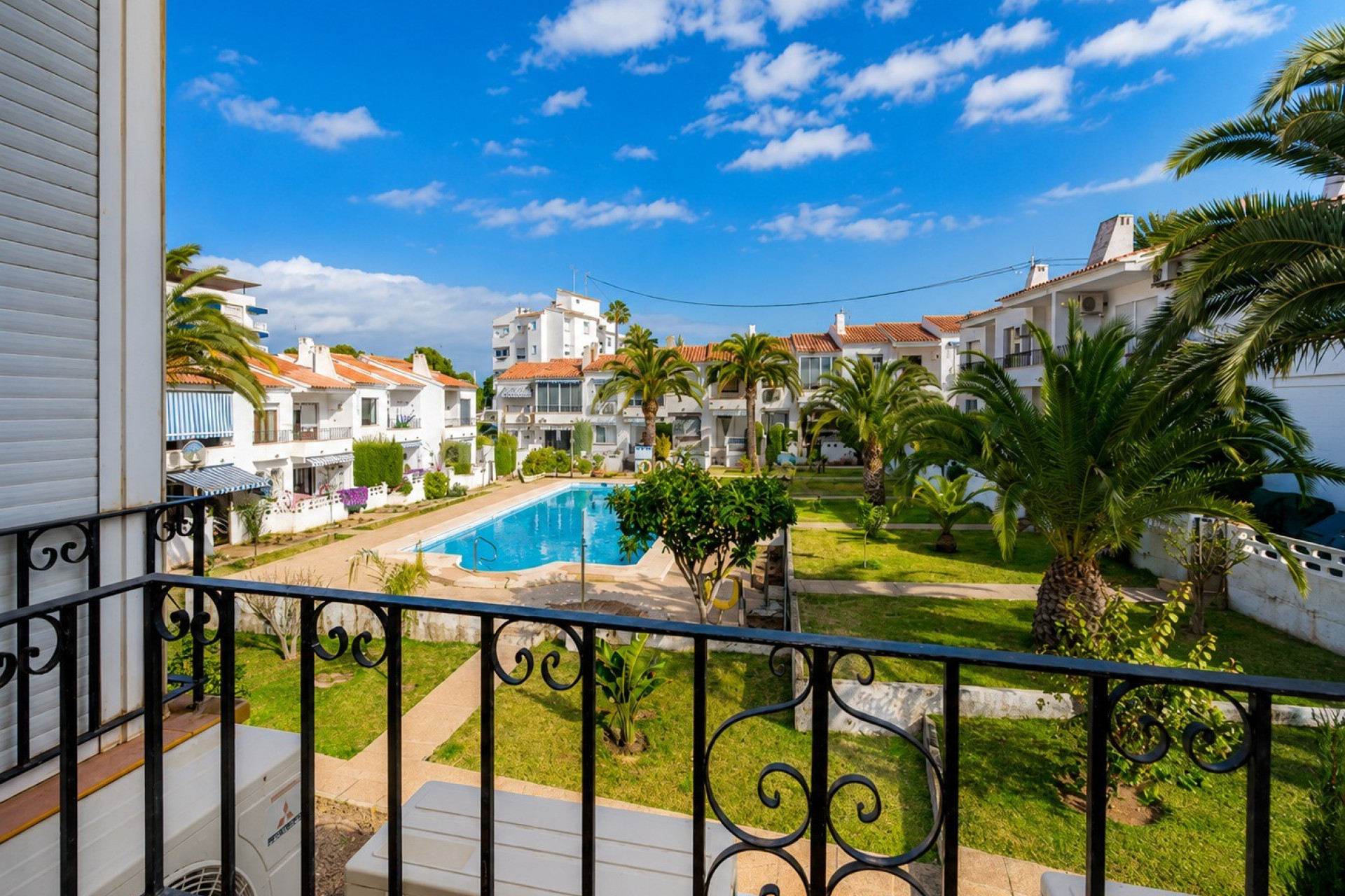 Resale - Townhouse - Albir