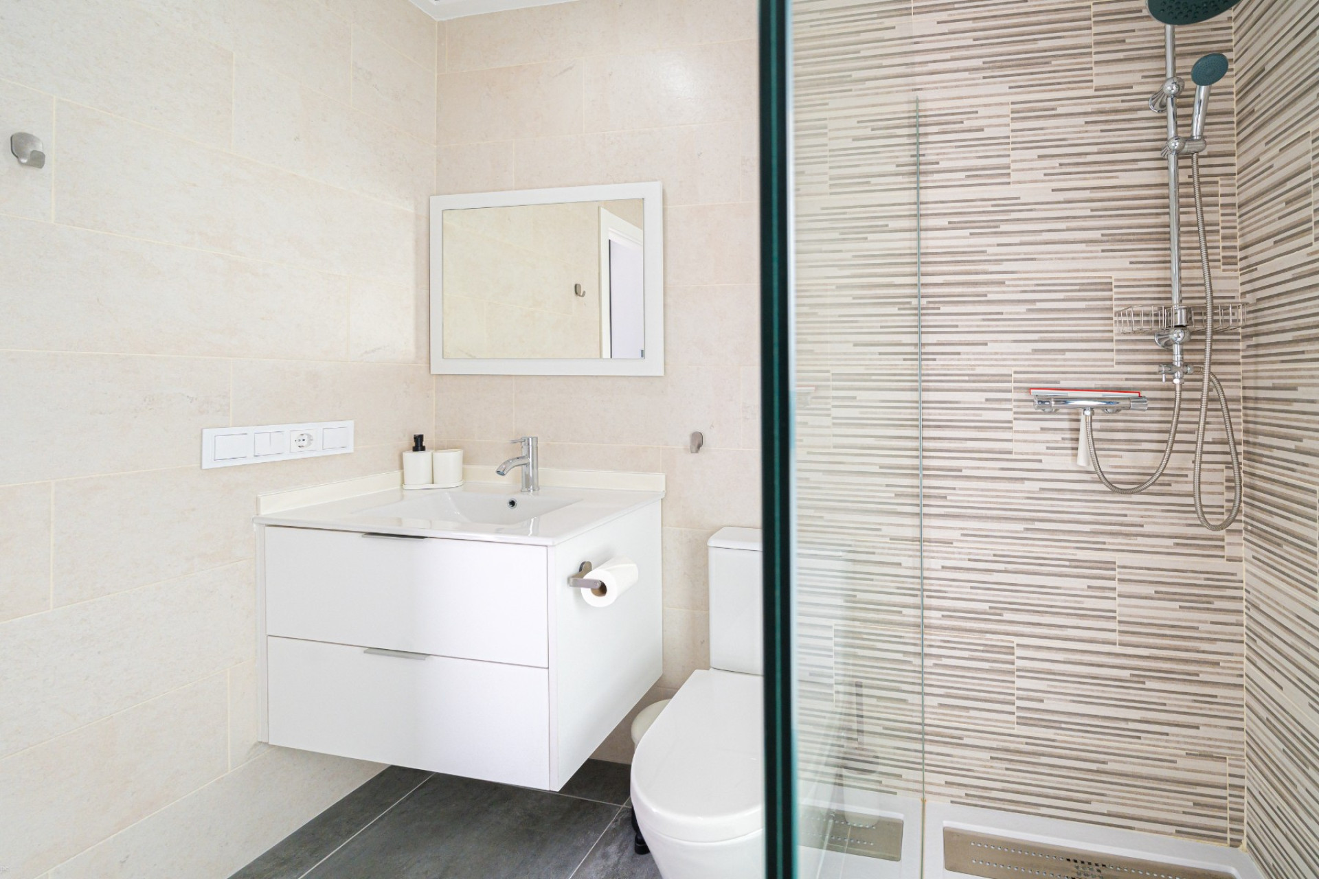 Resale - Townhouse - Daya Nueva