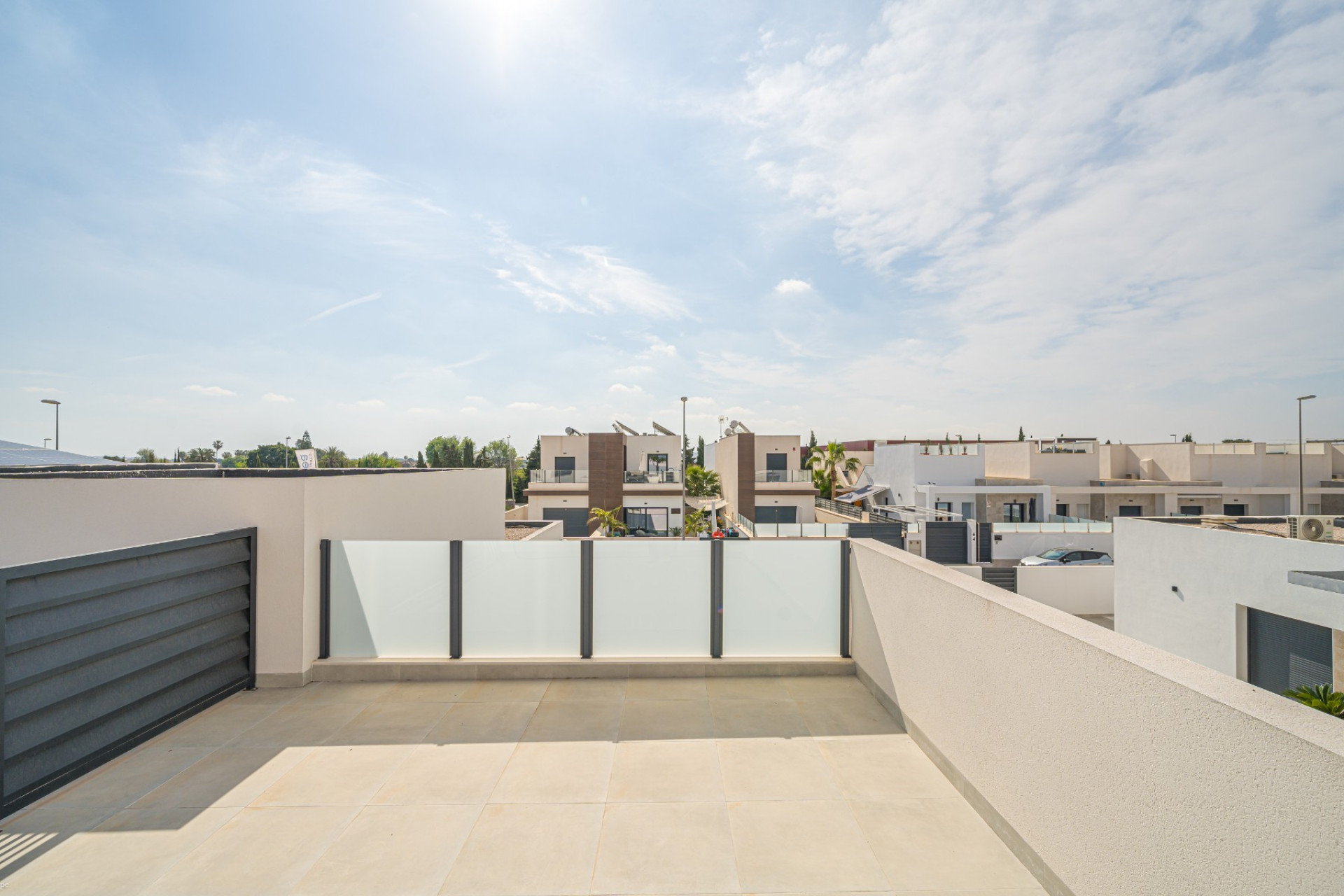 Resale - Townhouse - Daya Nueva