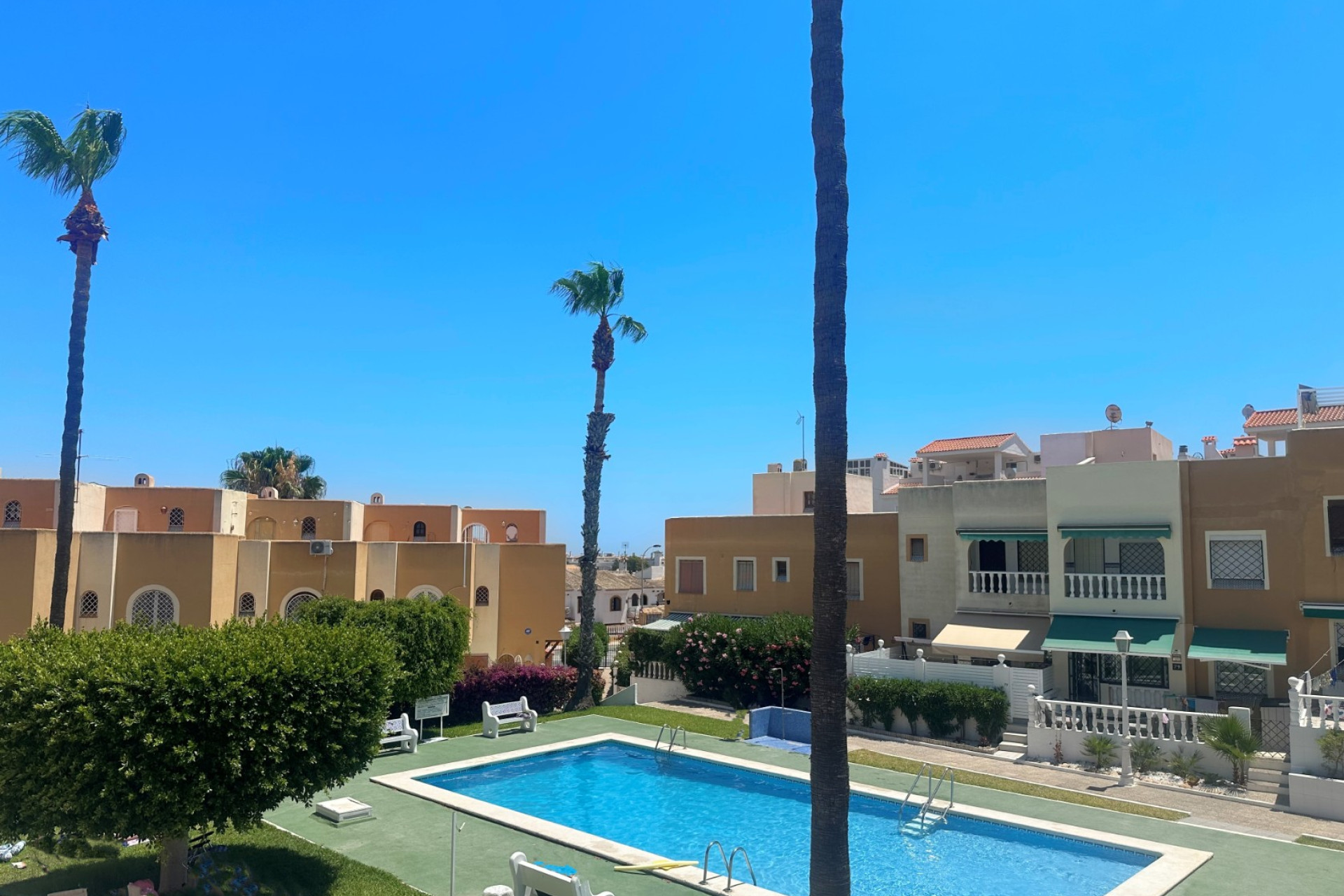 Resale - Townhouse - La Mata
