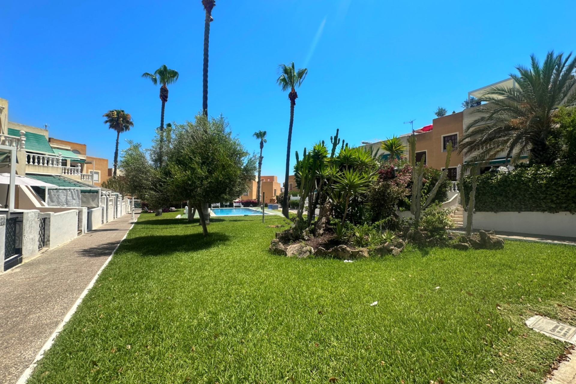 Resale - Townhouse - La Mata