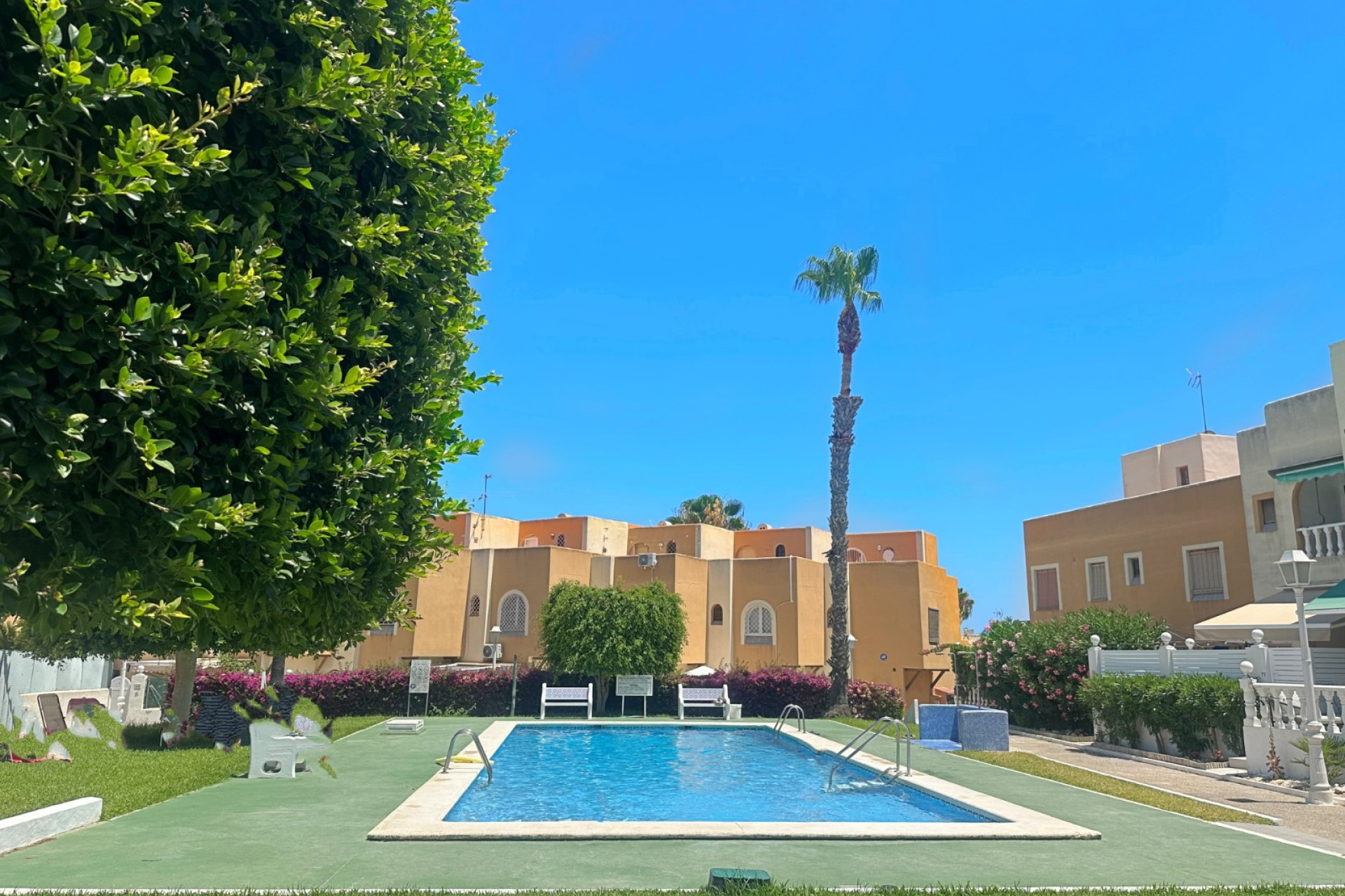 Resale - Townhouse - La Mata