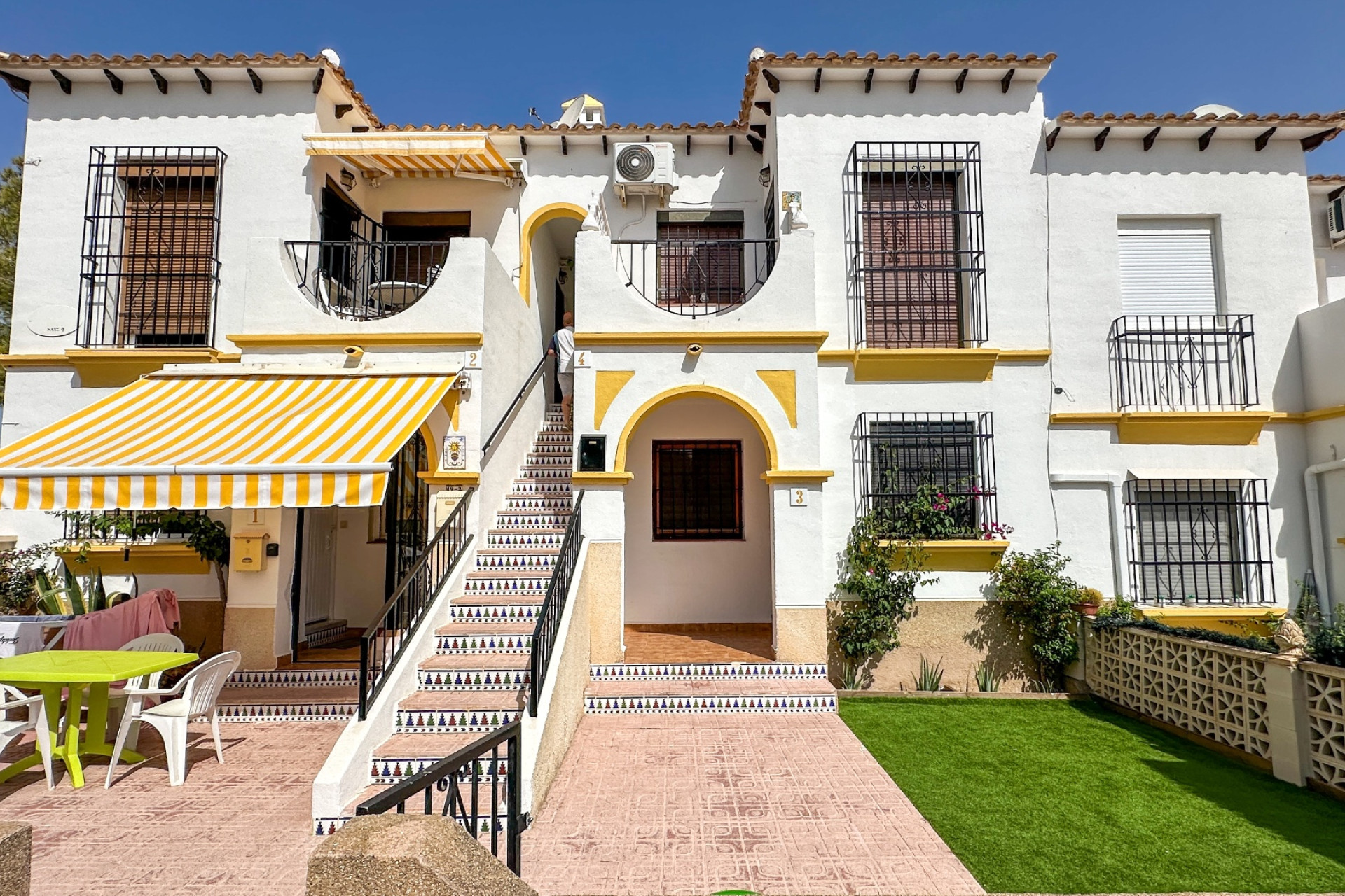 Resale - Townhouse - San Miguel de Salinas - Bellavista