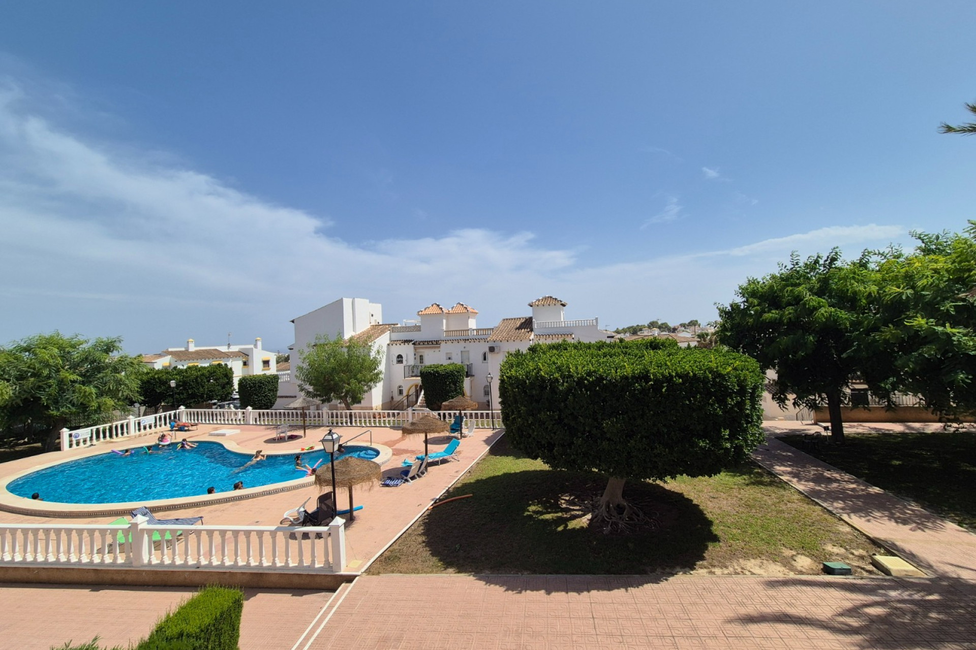 Resale - Townhouse - San Miguel de Salinas - Bellavista
