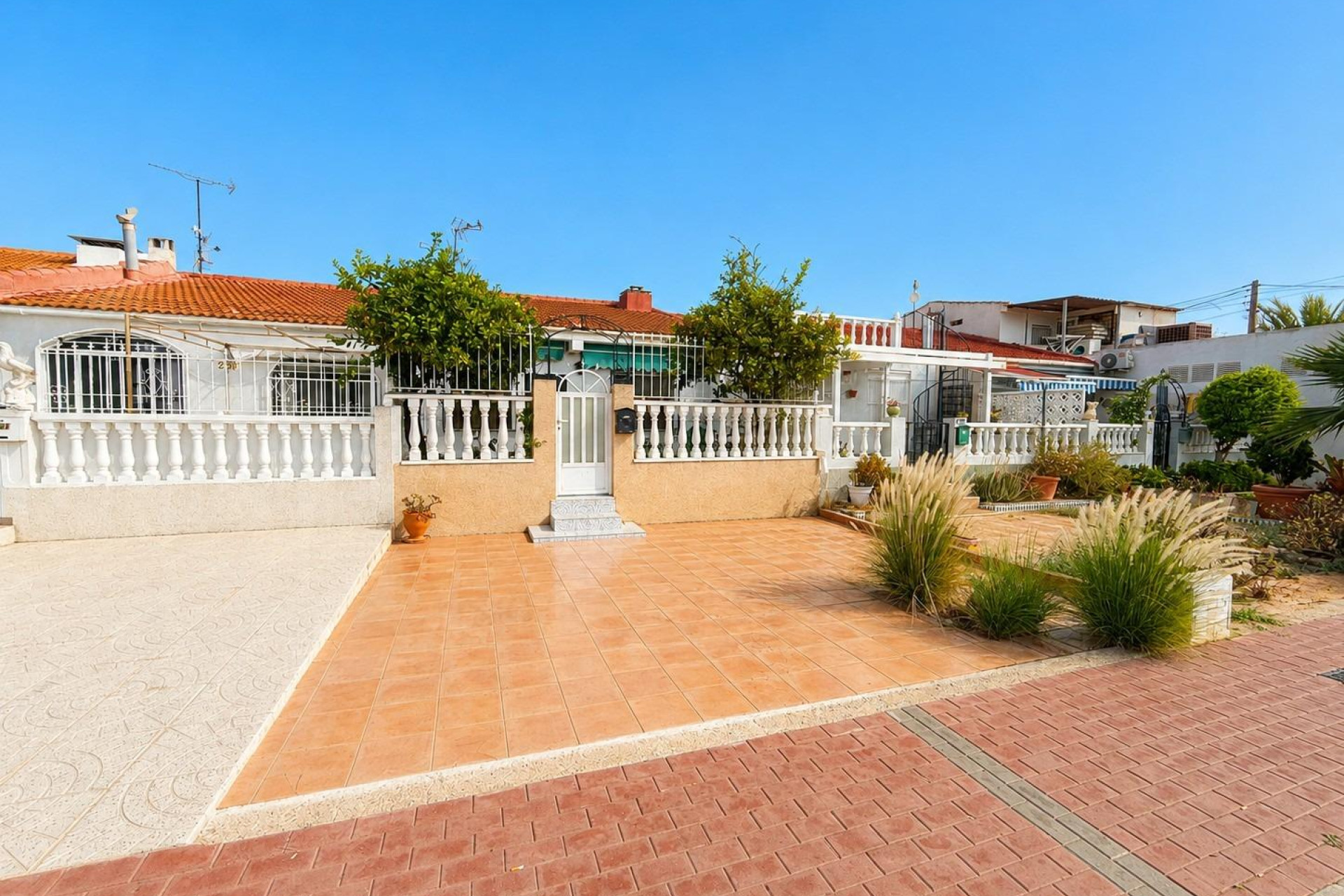 Resale - Townhouse - Torrevieja - La Siesta - El Salado -  Torreta