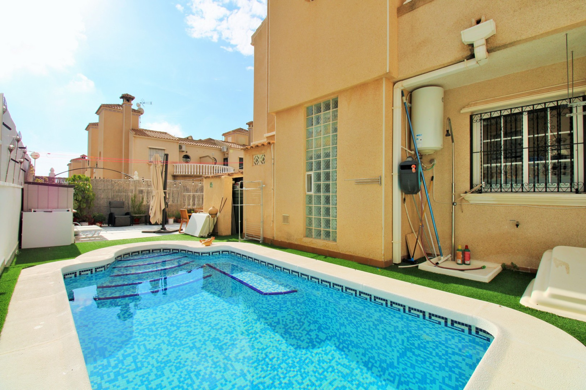 Resale - Townhouse - Villamartín